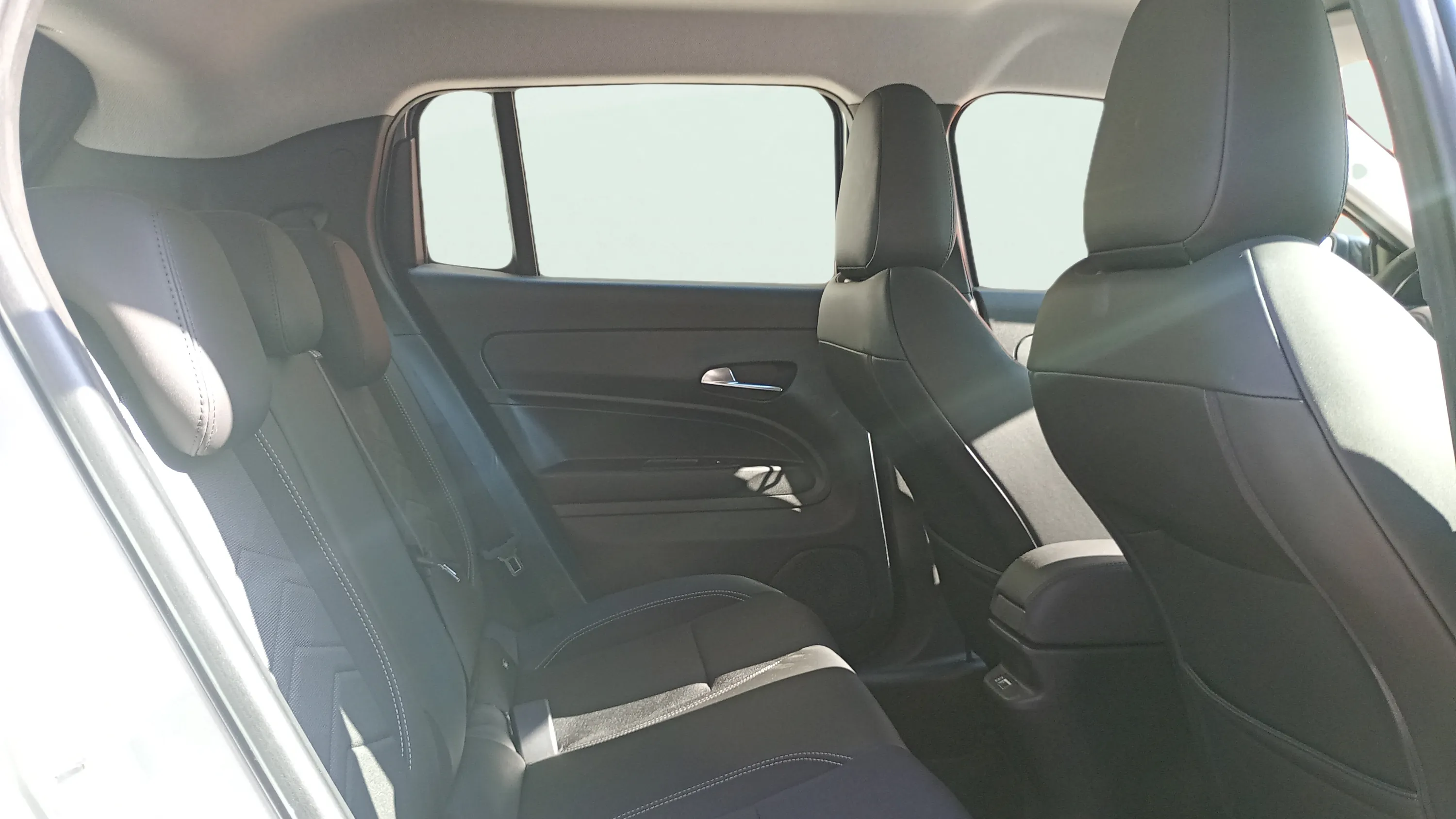 Jeep Avenger 1.2 eHybrid Altitude - foto 16