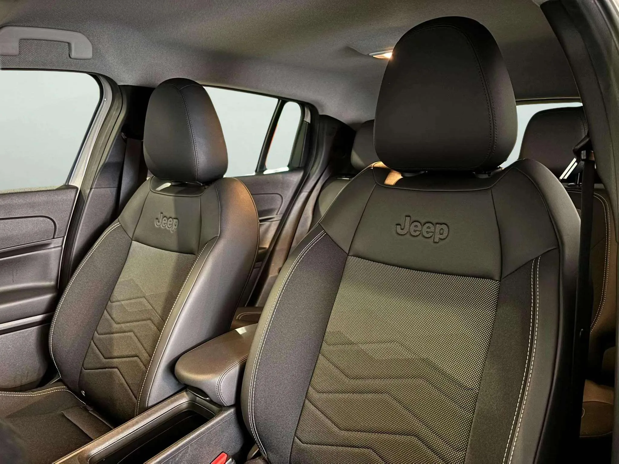 Jeep Avenger 1.2 eHybrid Altitude - foto 12