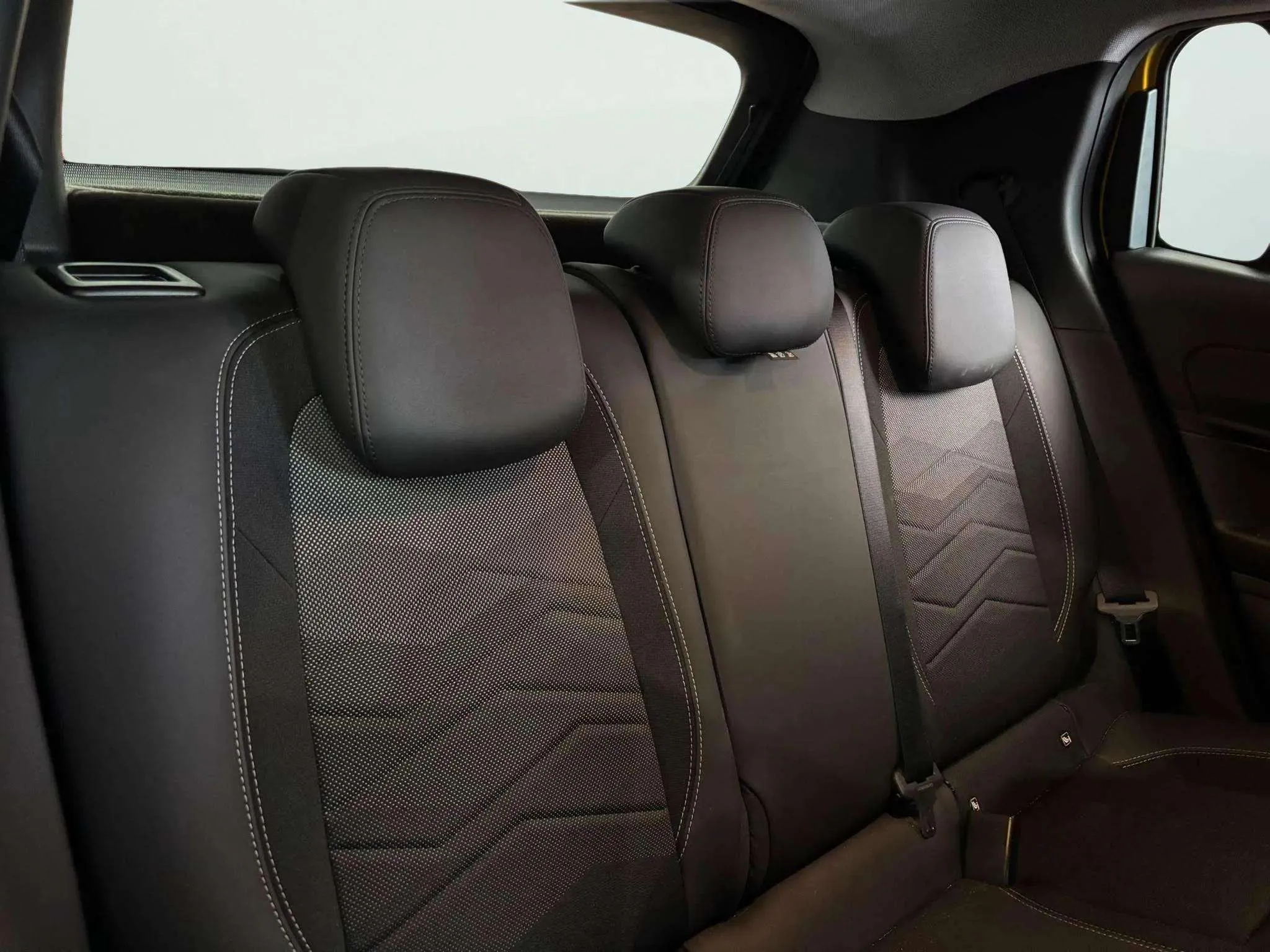 Jeep Avenger 1.2 eHybrid Altitude - foto 13