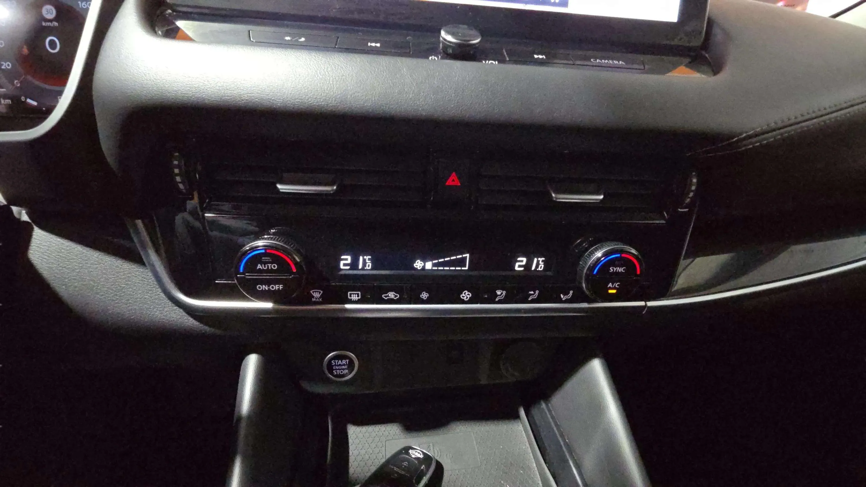 Nissan Qashqai DIG-T mHEV Xtronic 4x4 N-Connecta - foto 24