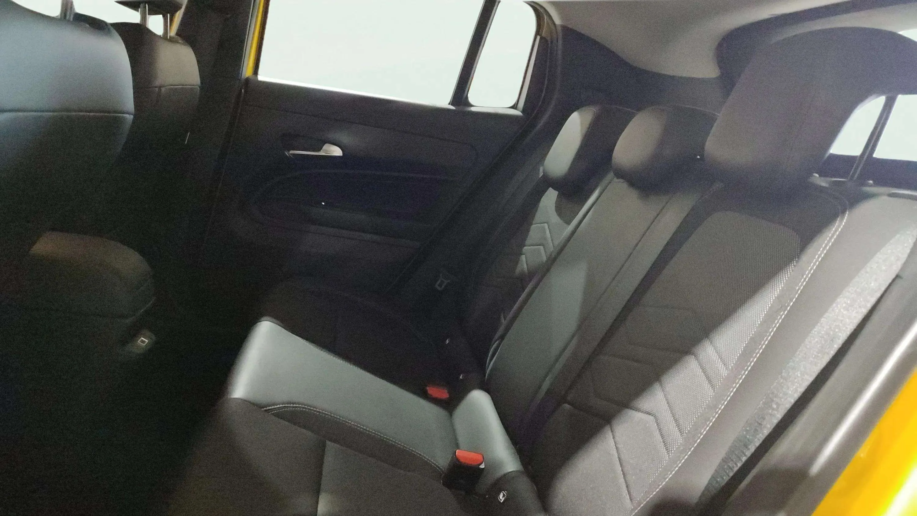Jeep Avenger 1.2 eHybrid Altitude - foto 20