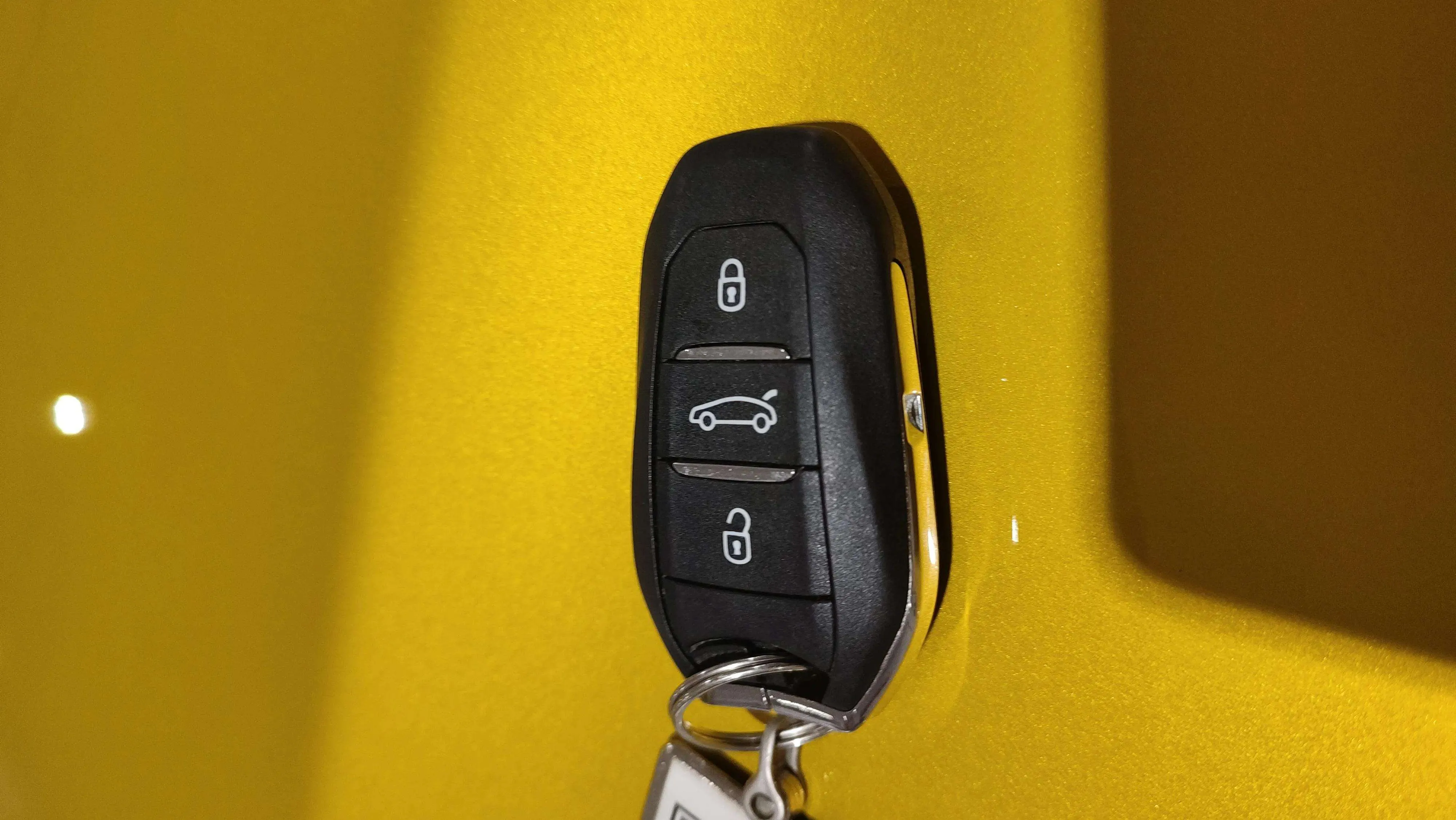 Jeep Avenger 1.2 eHybrid Altitude - foto 24