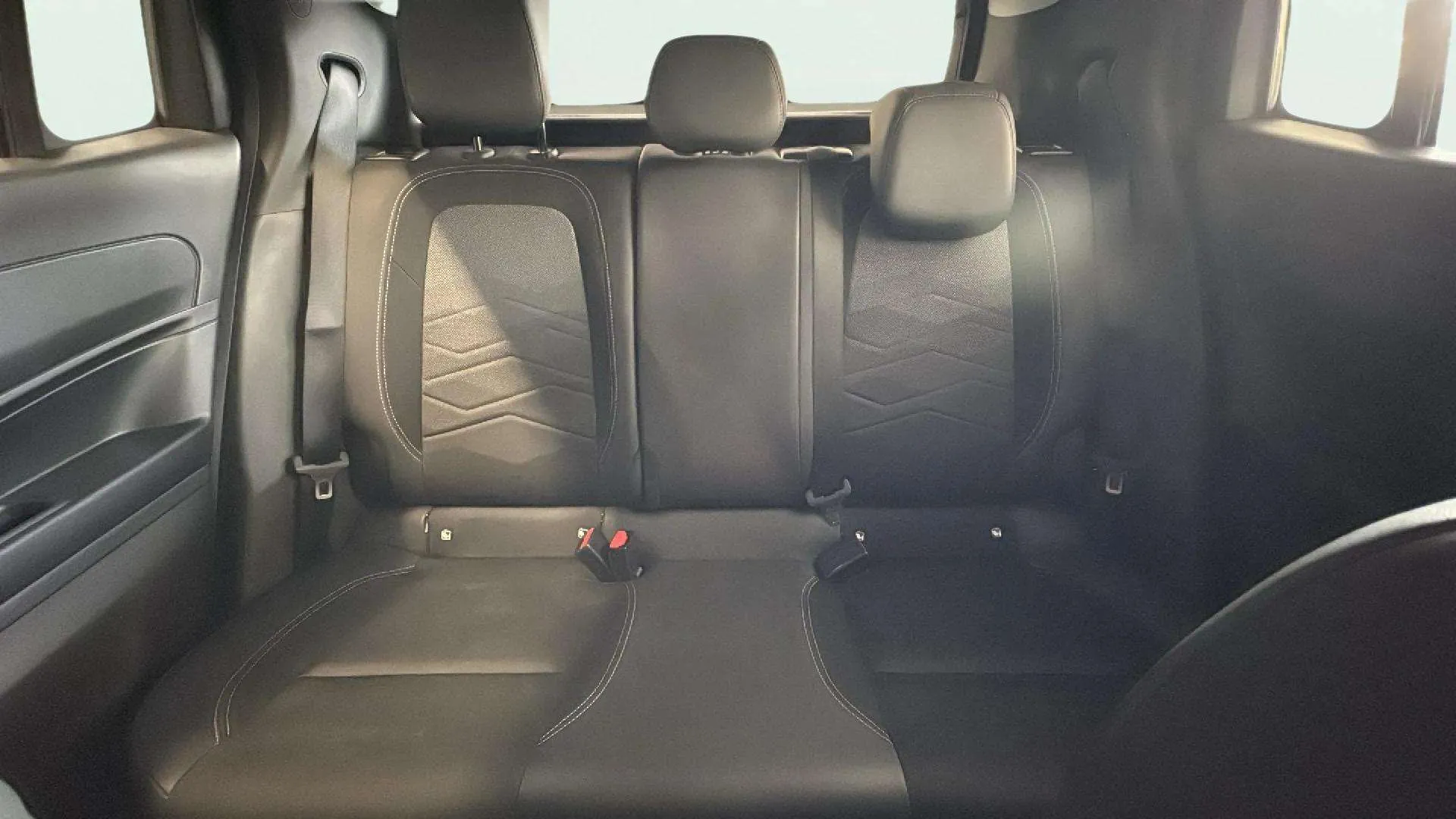 Jeep Avenger 1.2 eHybrid Altitude - foto 13