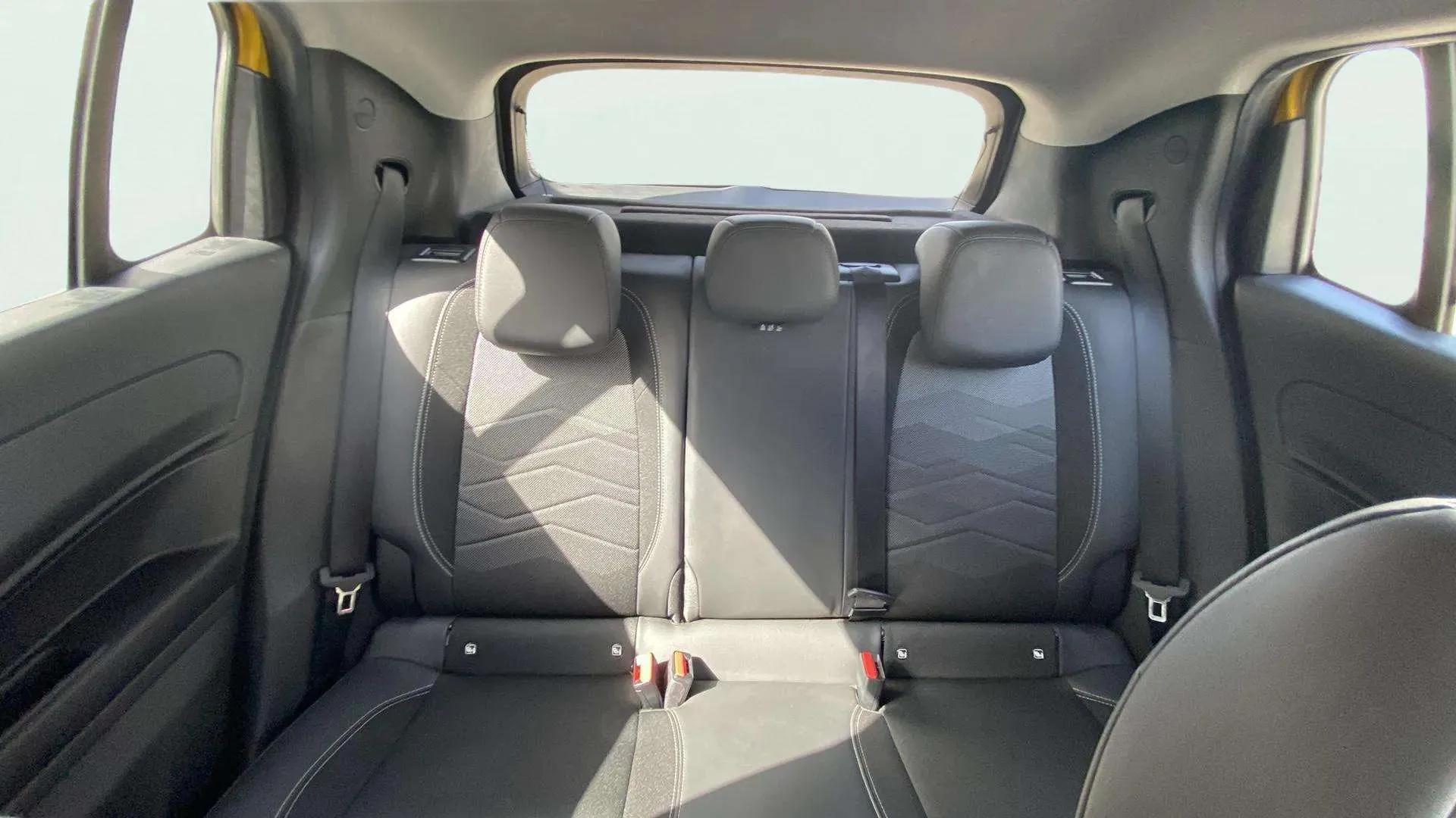 Jeep Avenger 1.2 eHybrid Altitude - foto 16