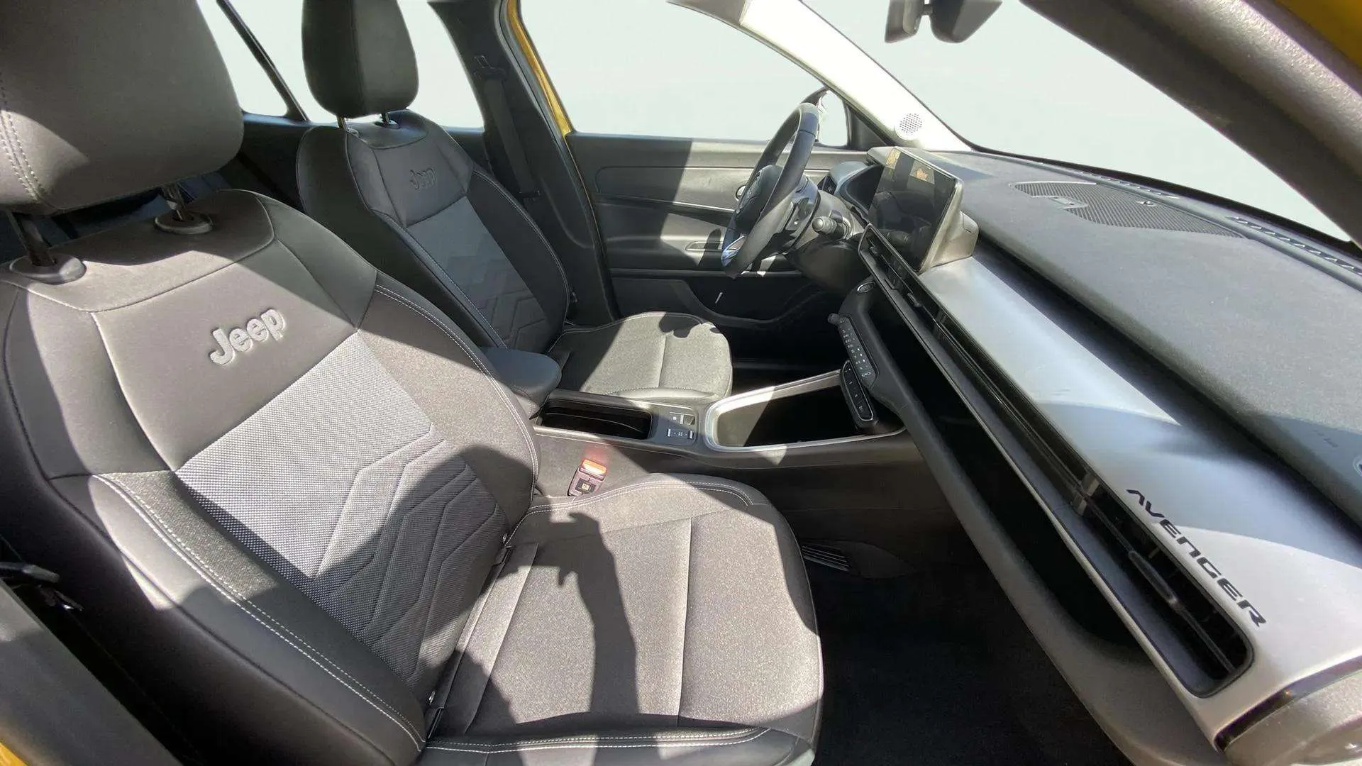 Jeep Avenger 1.2 eHybrid Altitude - foto 14