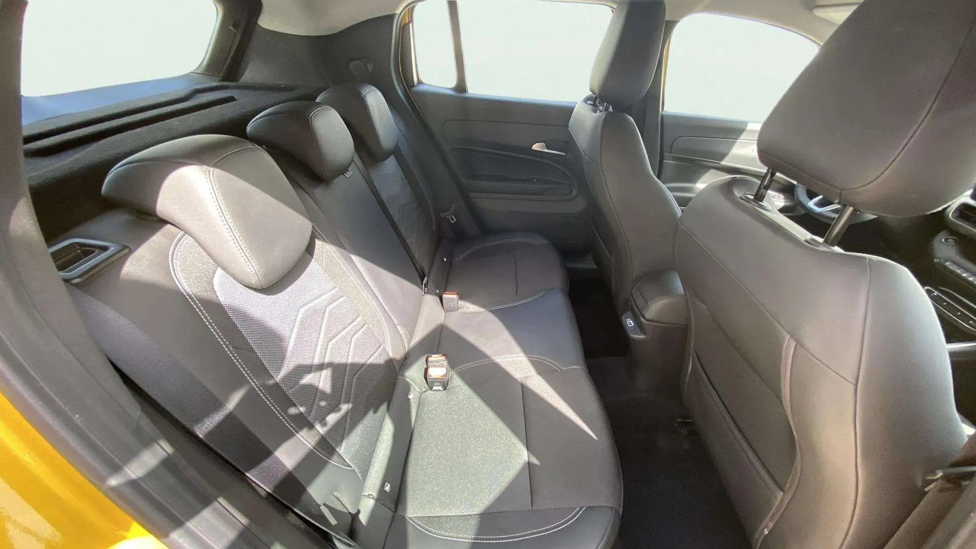 Jeep Avenger 1.2 eHybrid Altitude - foto 15