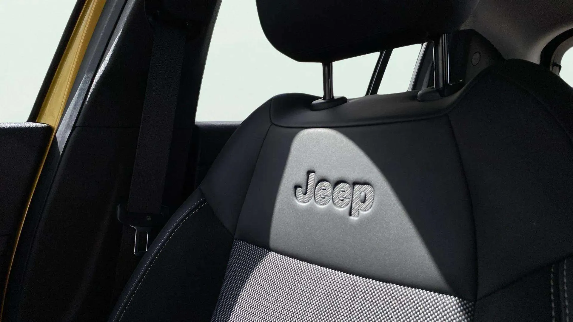 Jeep Avenger 1.2 eHybrid Altitude - foto 24