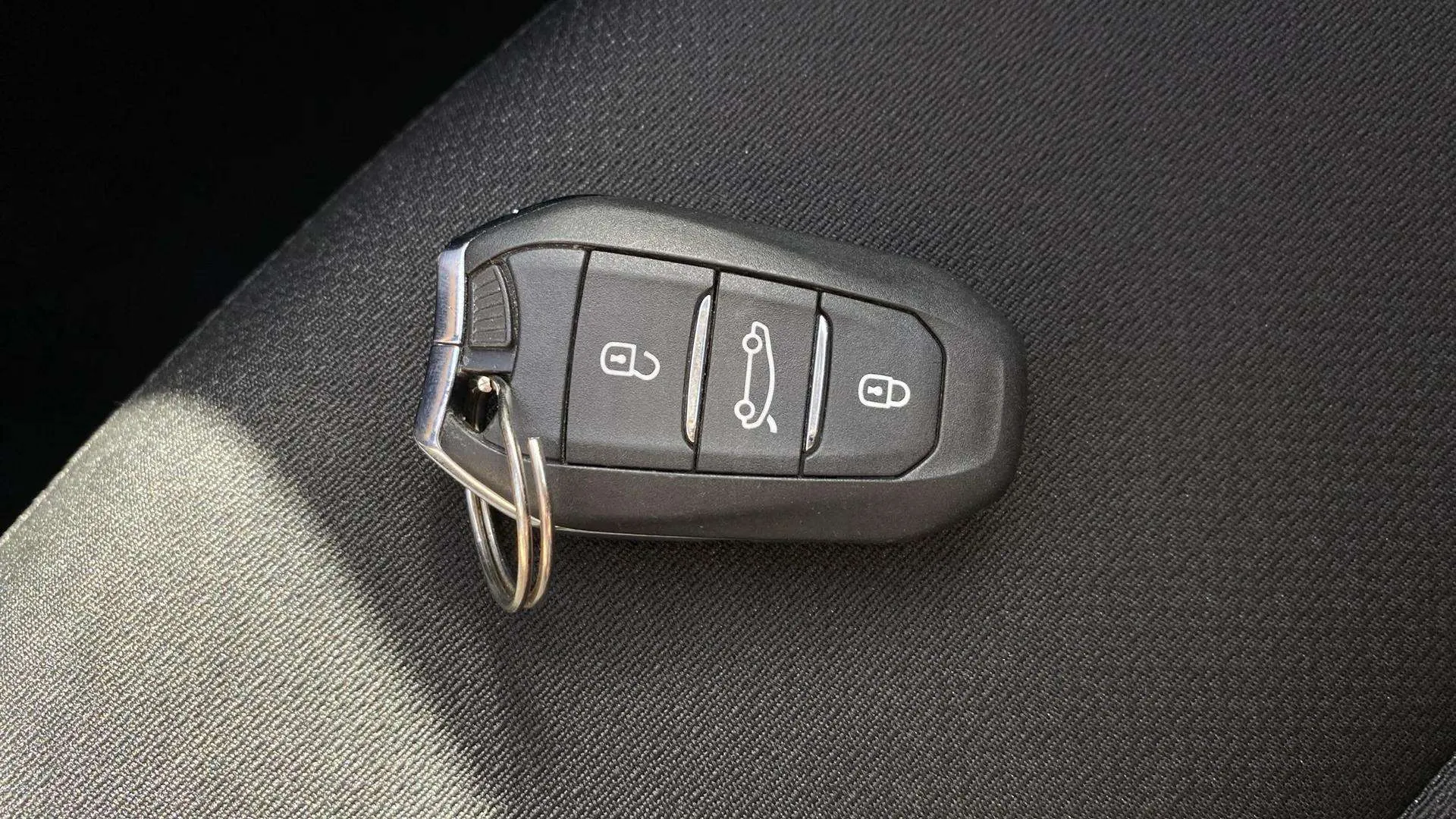 Jeep Avenger 1.2 eHybrid Altitude - foto 25