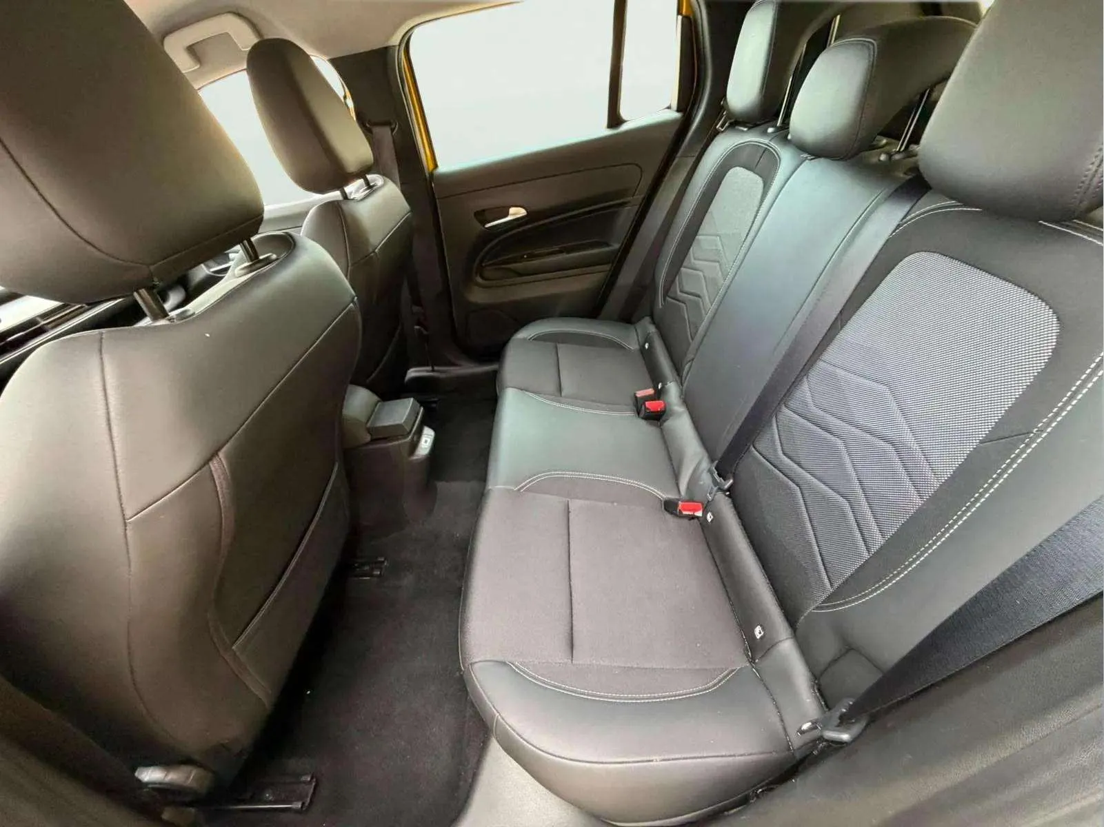Jeep Avenger 1.2 eHybrid Altitude - foto 11