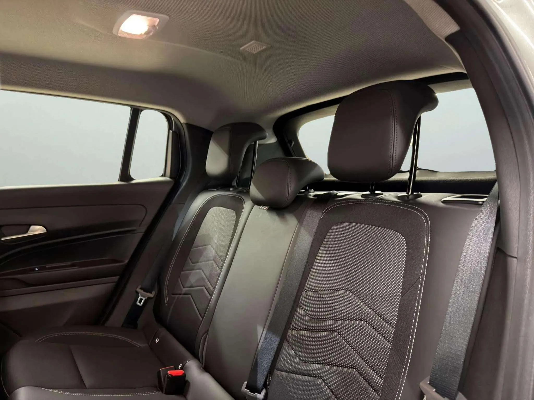 Jeep Avenger 1.2 eHybrid Altitude - foto 12