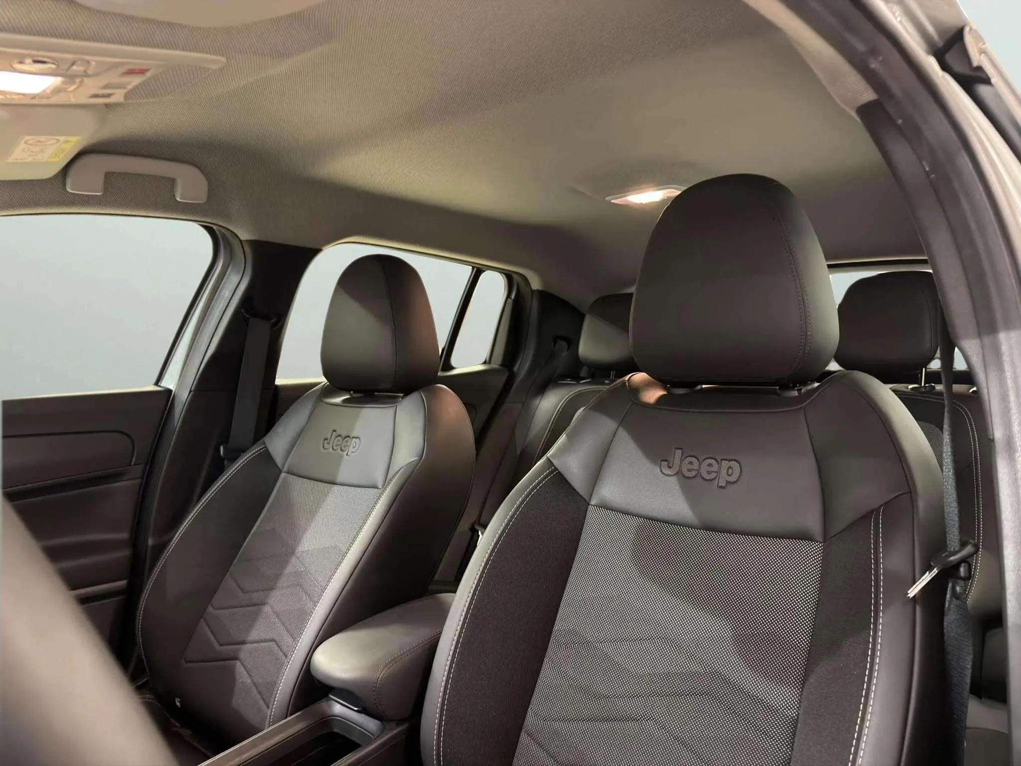 Jeep Avenger 1.2 eHybrid Altitude - foto 11