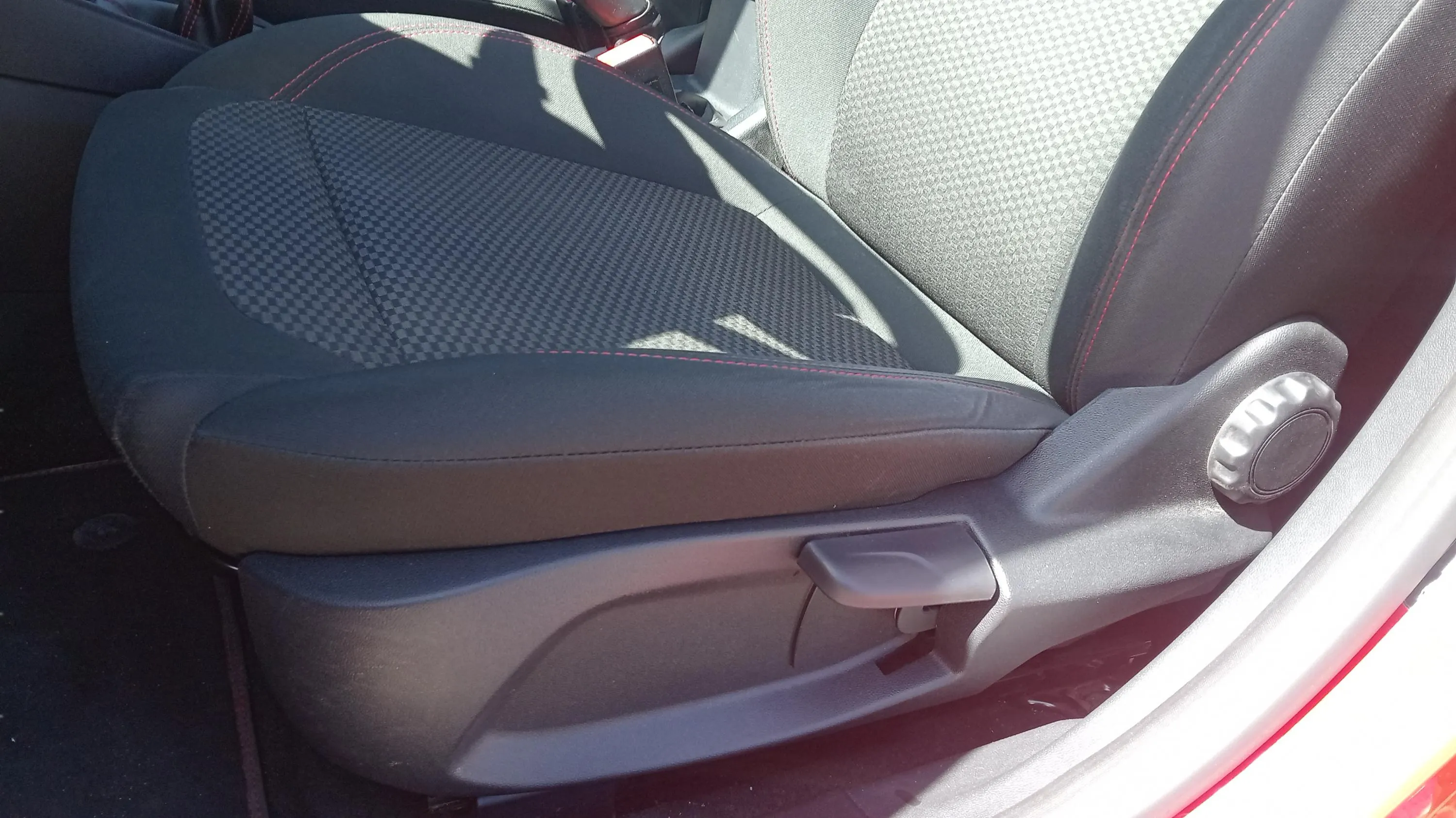 Ford Fiesta 1.0 EcoBoost MHEV ST-Line - foto 21