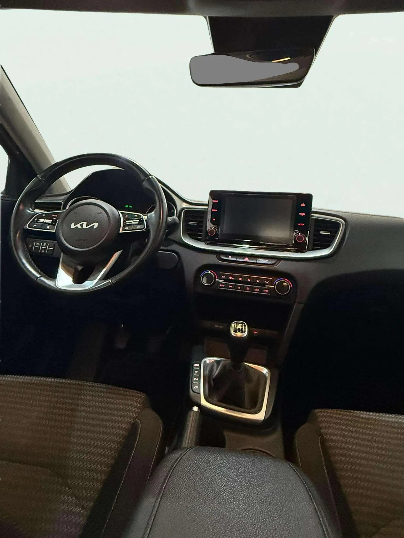 Kia Ceed 1.6 MHEV iMT Concept - foto 17