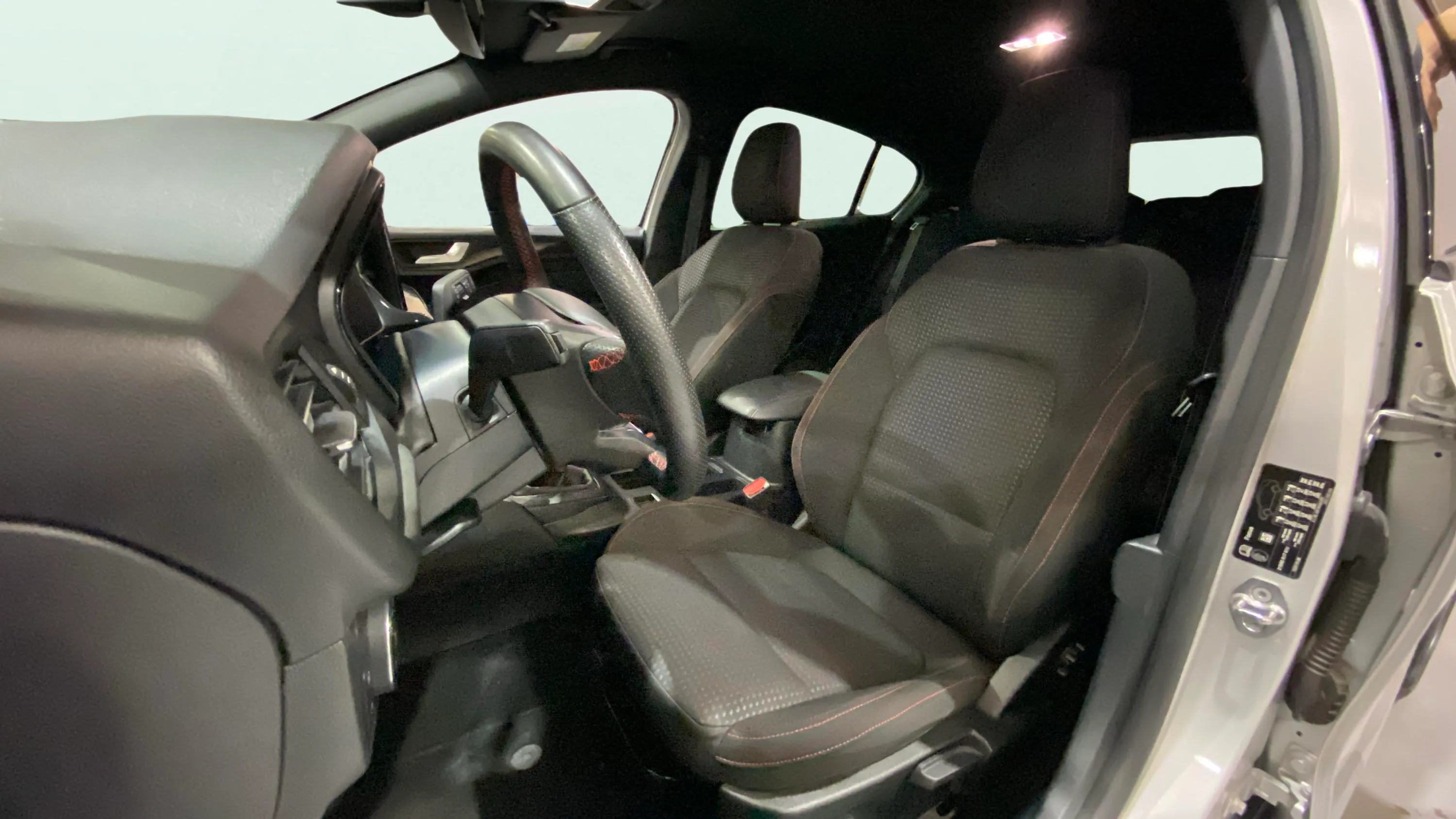 Ford Focus 1.0 EcoBoost MHEV ST-Line - foto 10