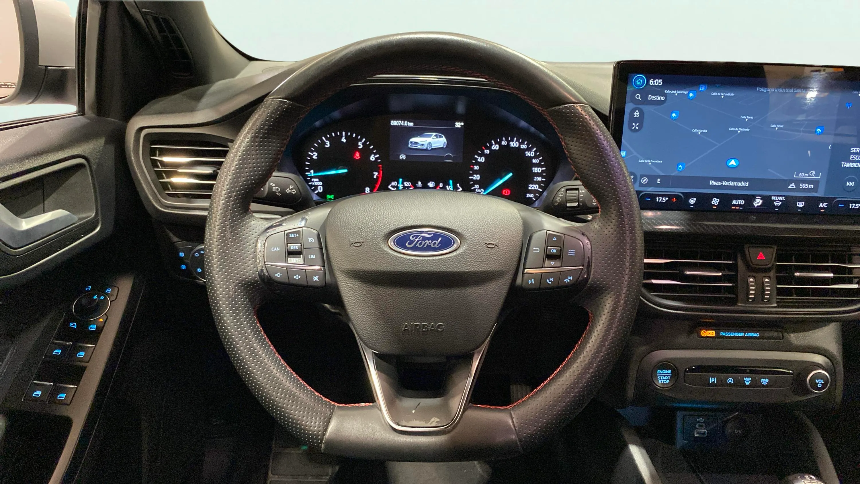 Ford Focus 1.0 EcoBoost MHEV ST-Line - foto 17