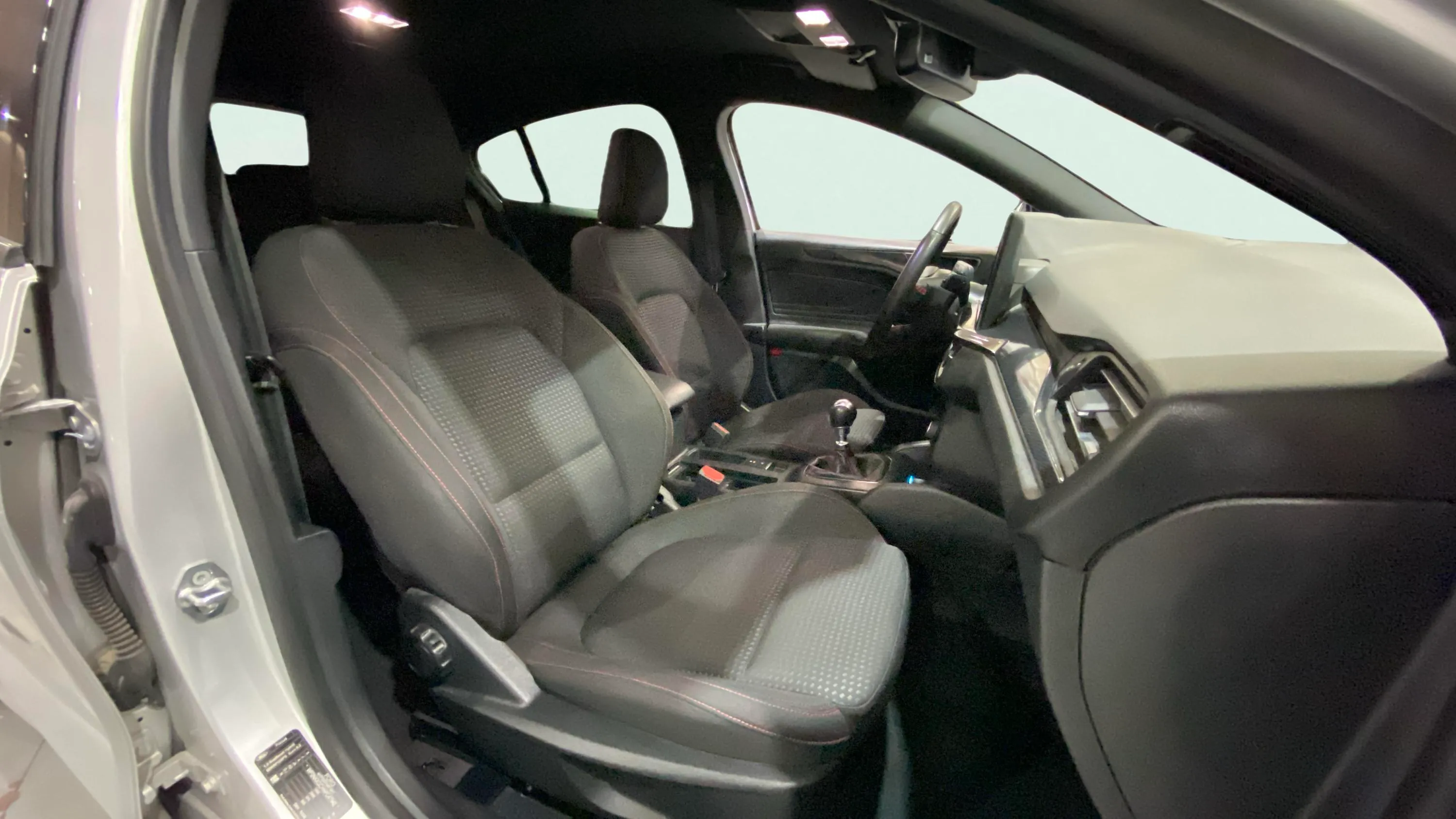 Ford Focus 1.0 EcoBoost MHEV ST-Line - foto 11