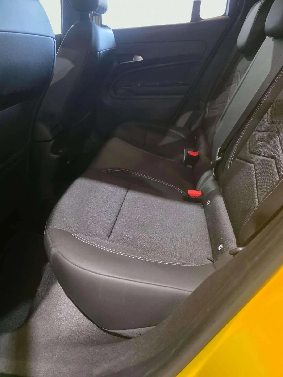 Jeep Avenger 1.2 eHybrid Altitude - foto 12