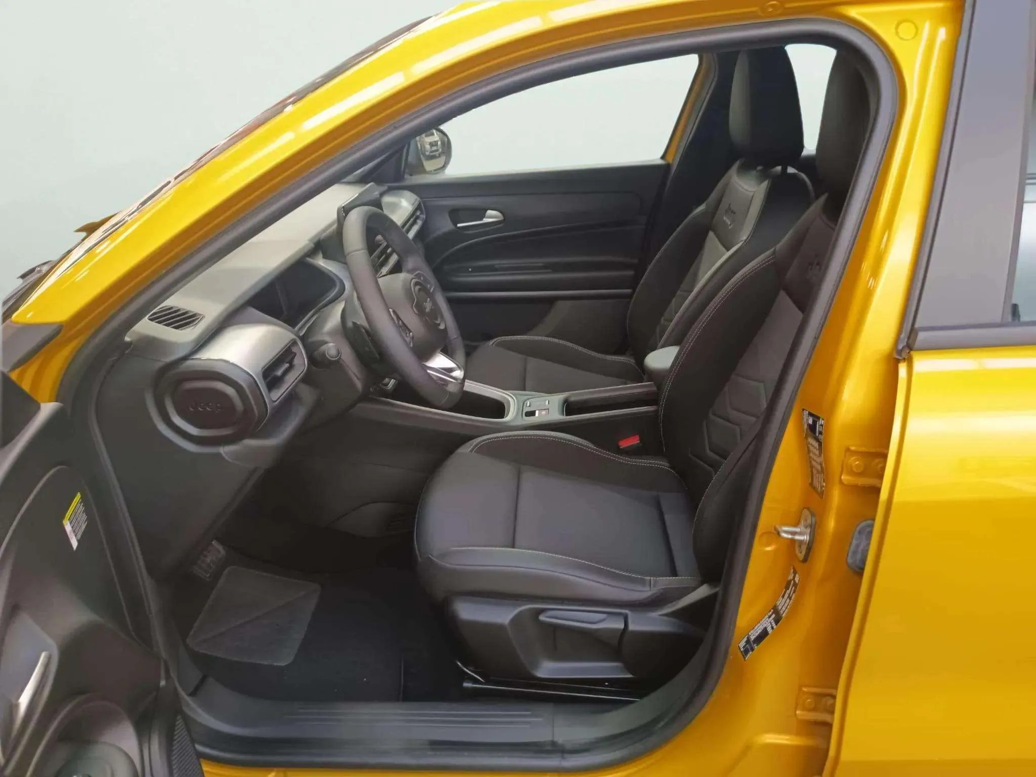 Jeep Avenger 1.2 eHybrid Altitude - foto 9