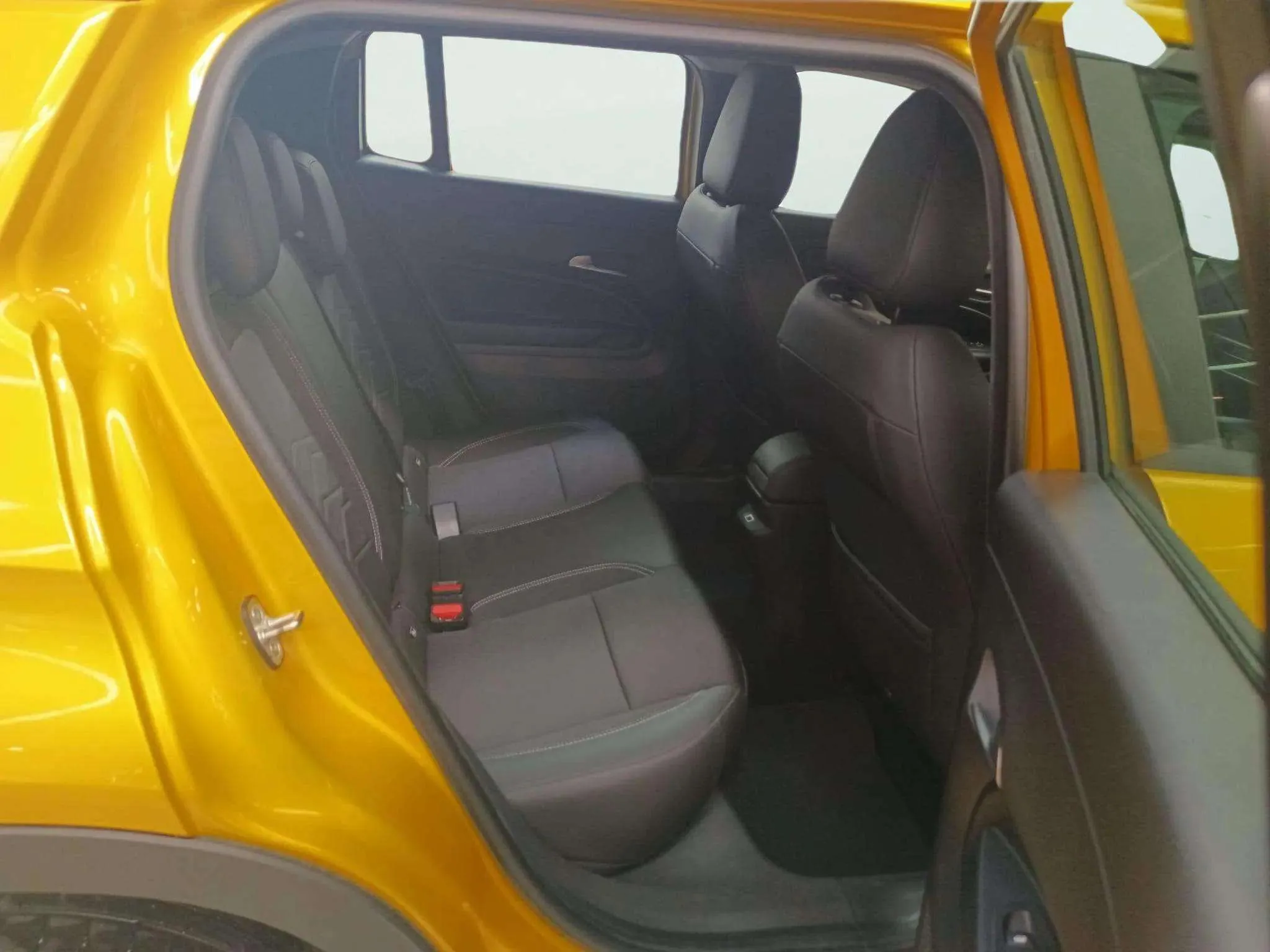Jeep Avenger 1.2 eHybrid Altitude - foto 6