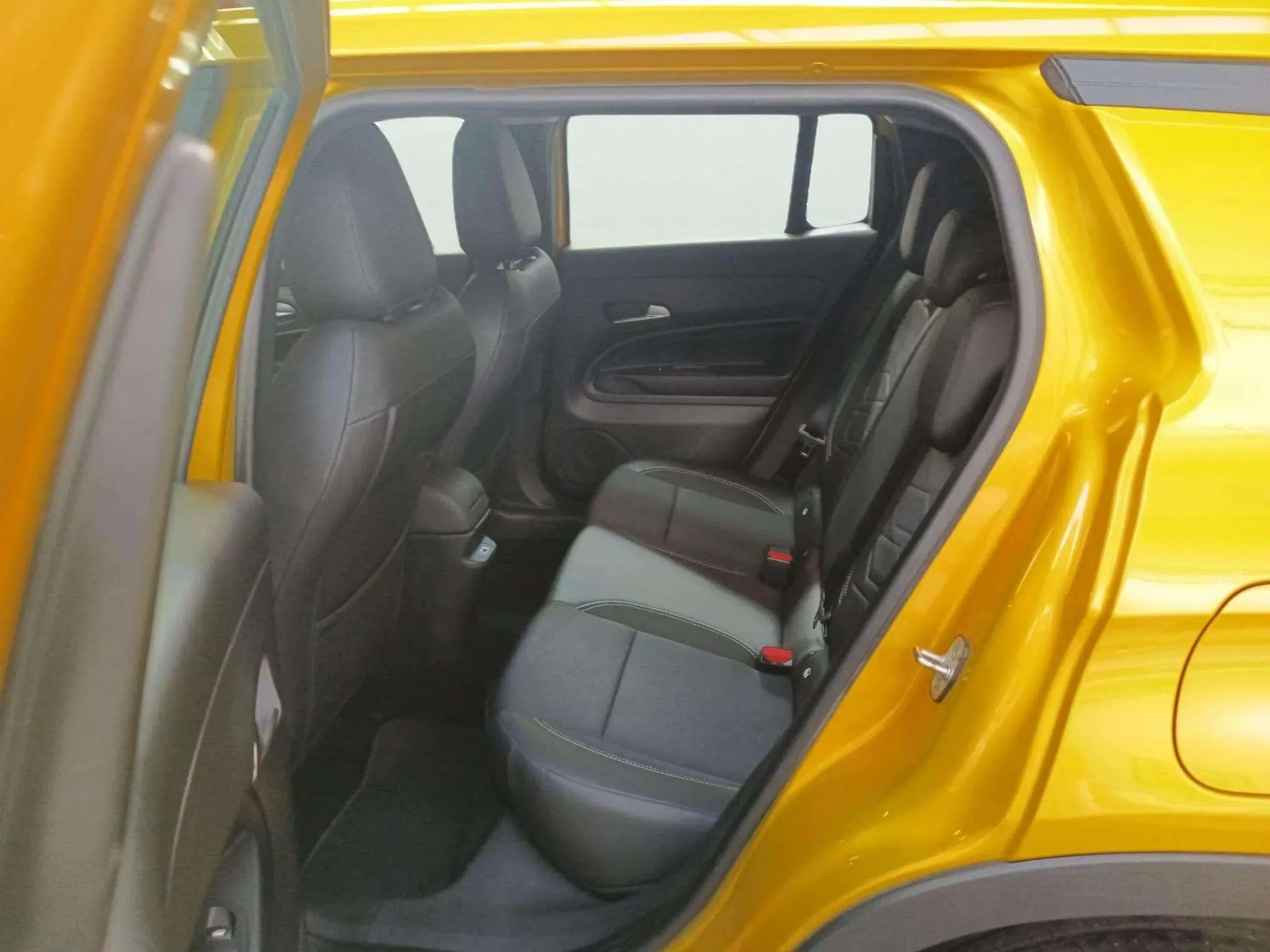 Jeep Avenger 1.2 eHybrid Altitude - foto 8