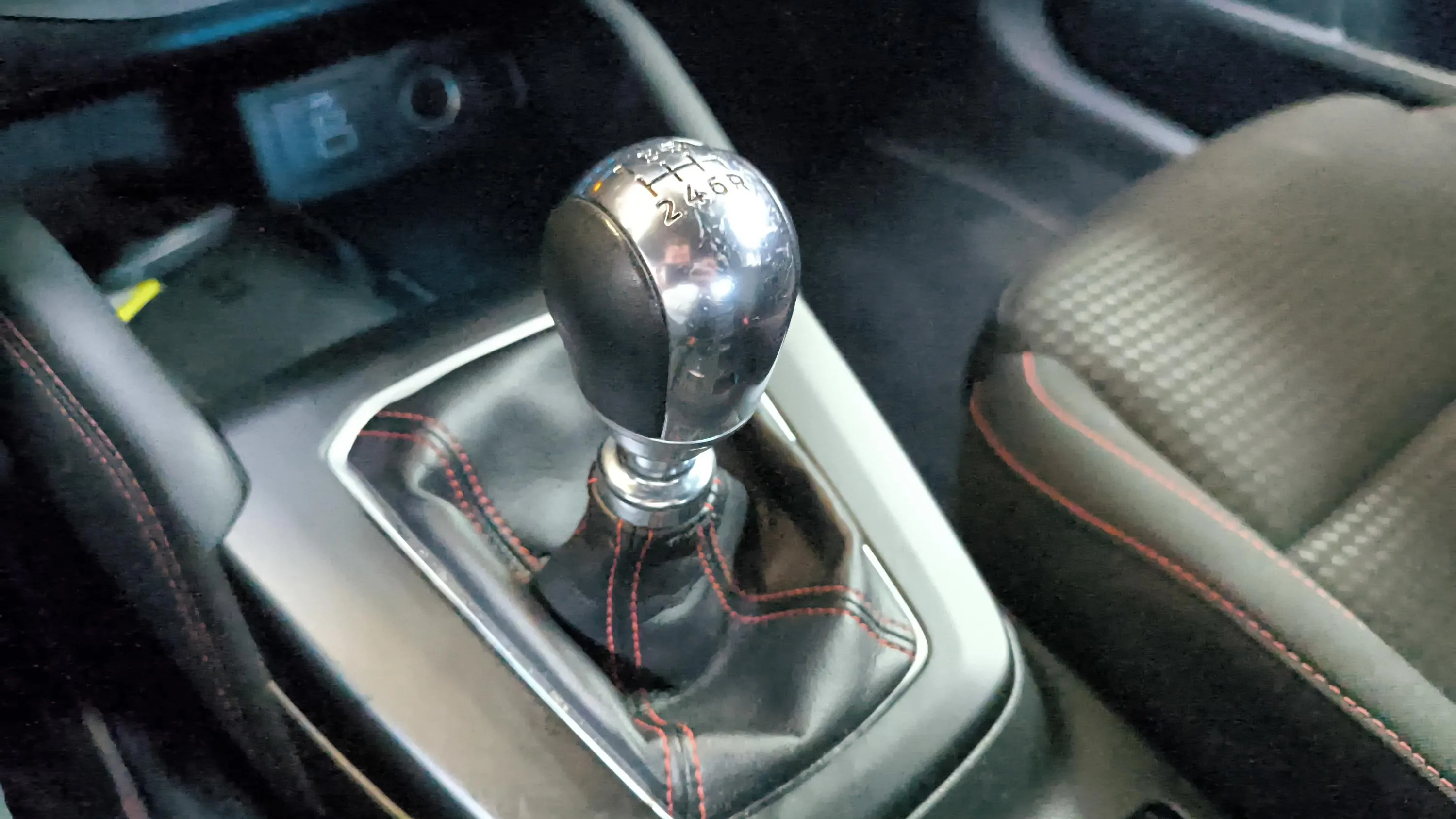 Ford Focus 1.0 EcoBoost MHEV ST-Line - foto 30