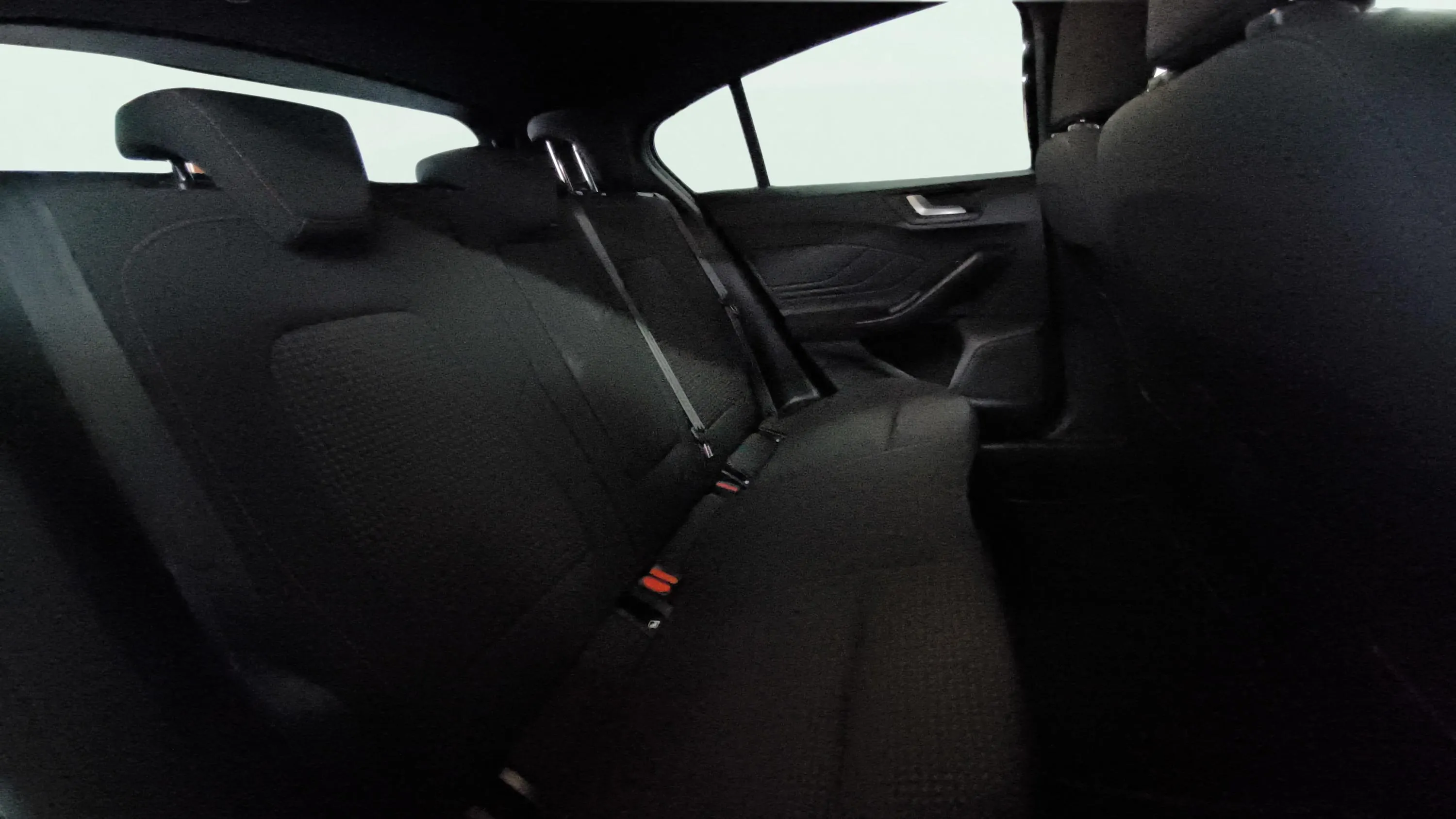 Ford Focus 1.0 EcoBoost MHEV ST-Line - foto 15