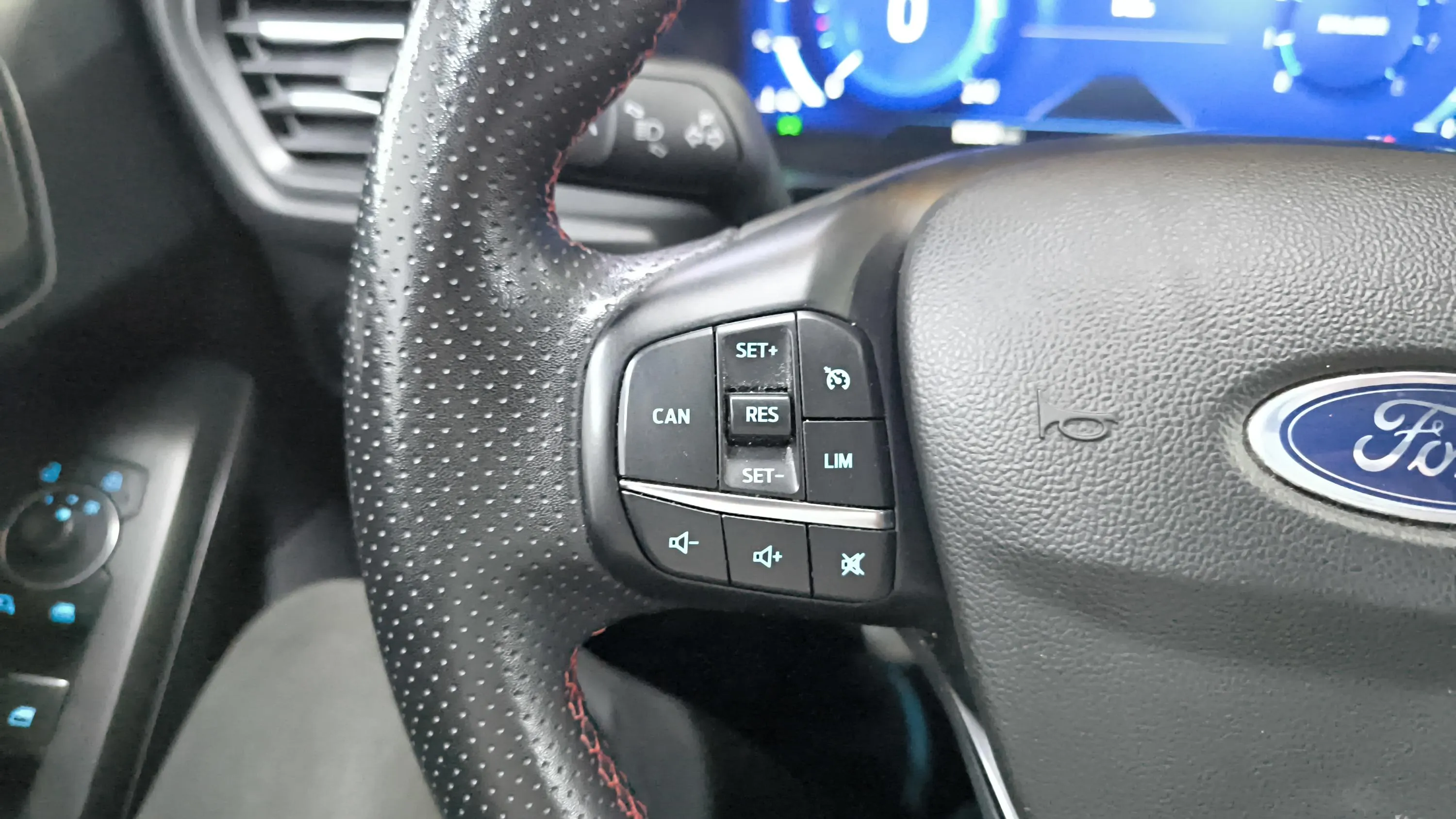 Ford Focus 1.0 EcoBoost MHEV ST-Line - foto 34