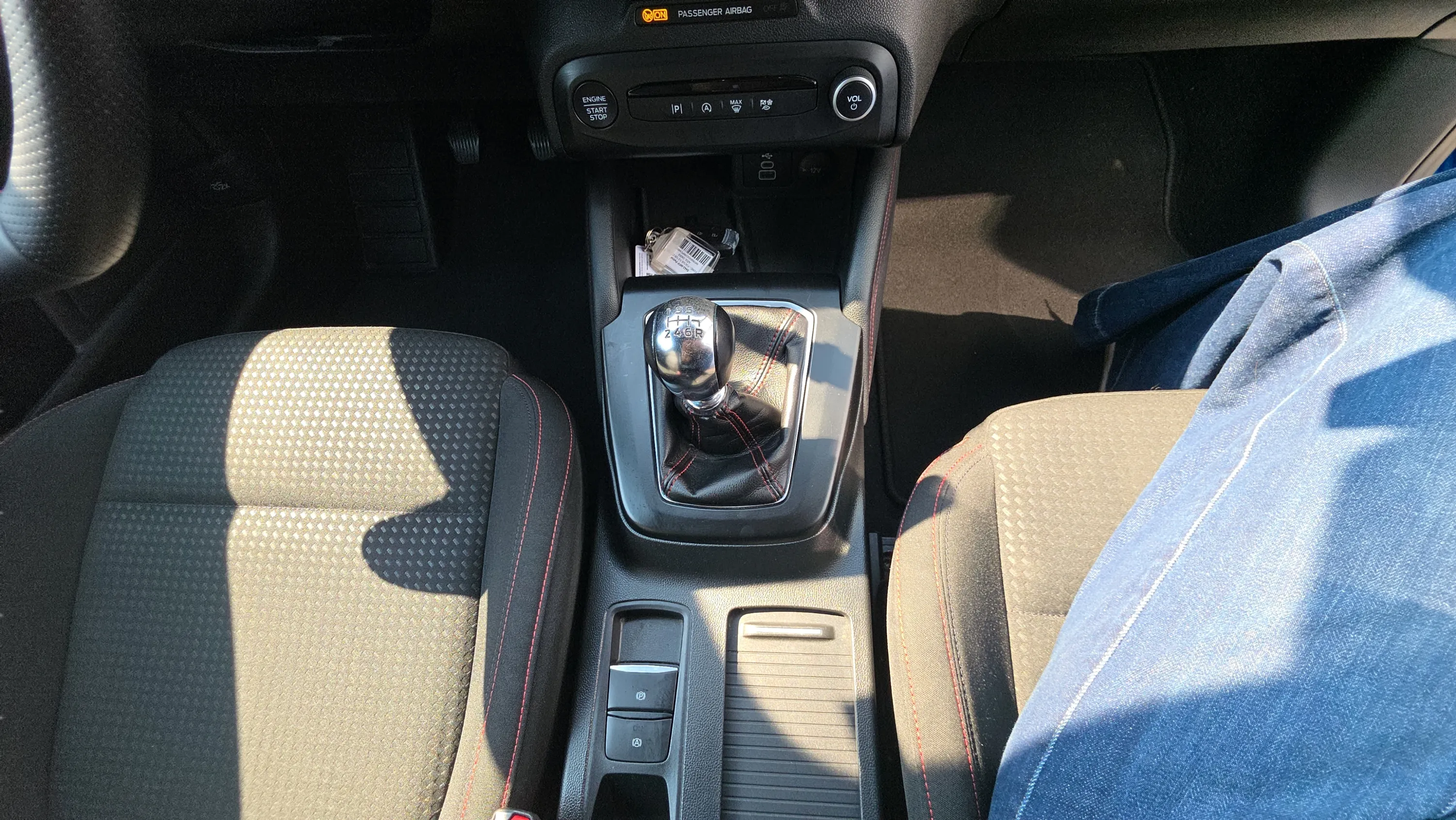 Ford Focus 1.0 EcoBoost MHEV ST-Line Design SIP - foto 19