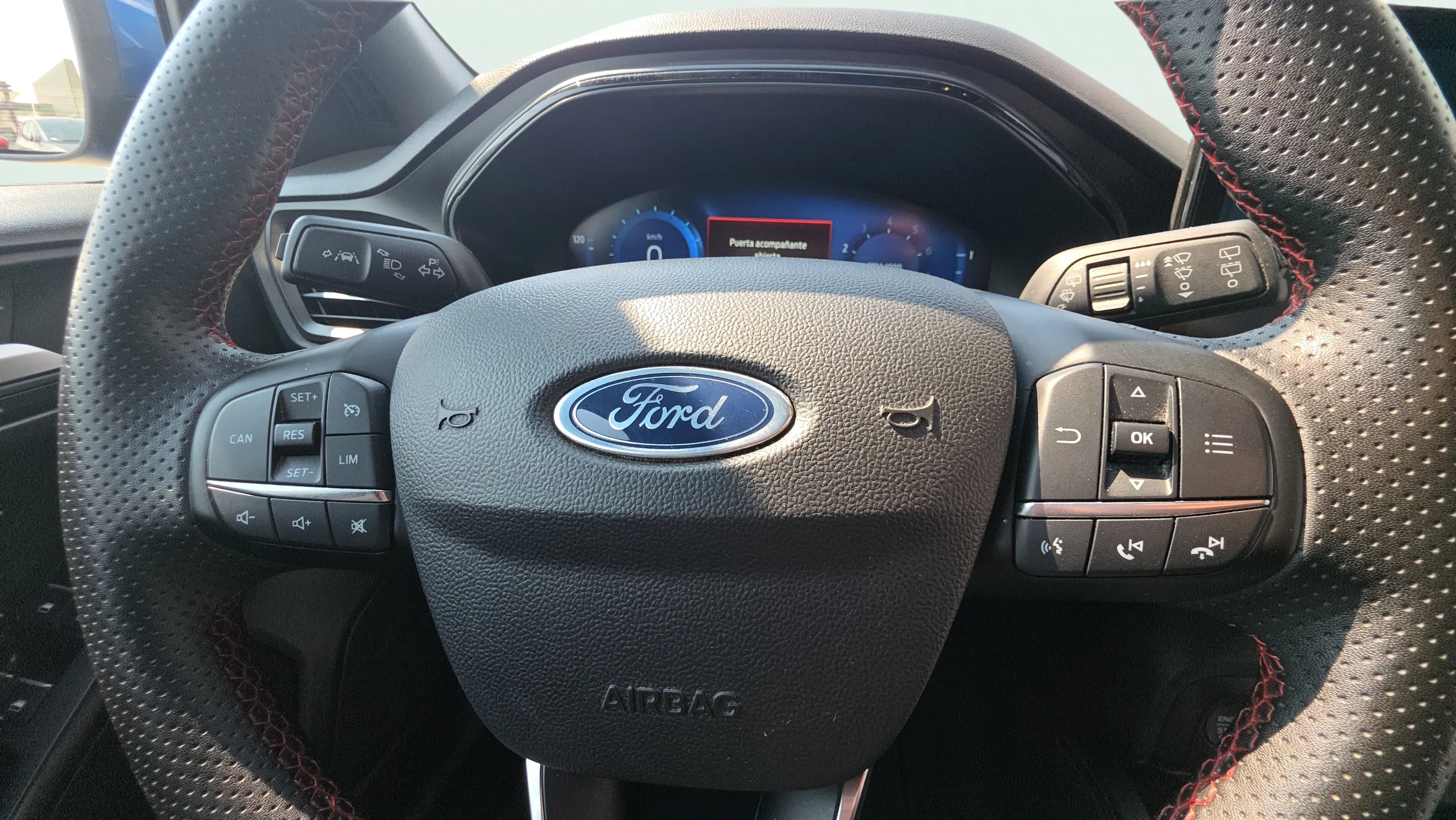 Ford Focus 1.0 EcoBoost MHEV ST-Line Design SIP - foto 18
