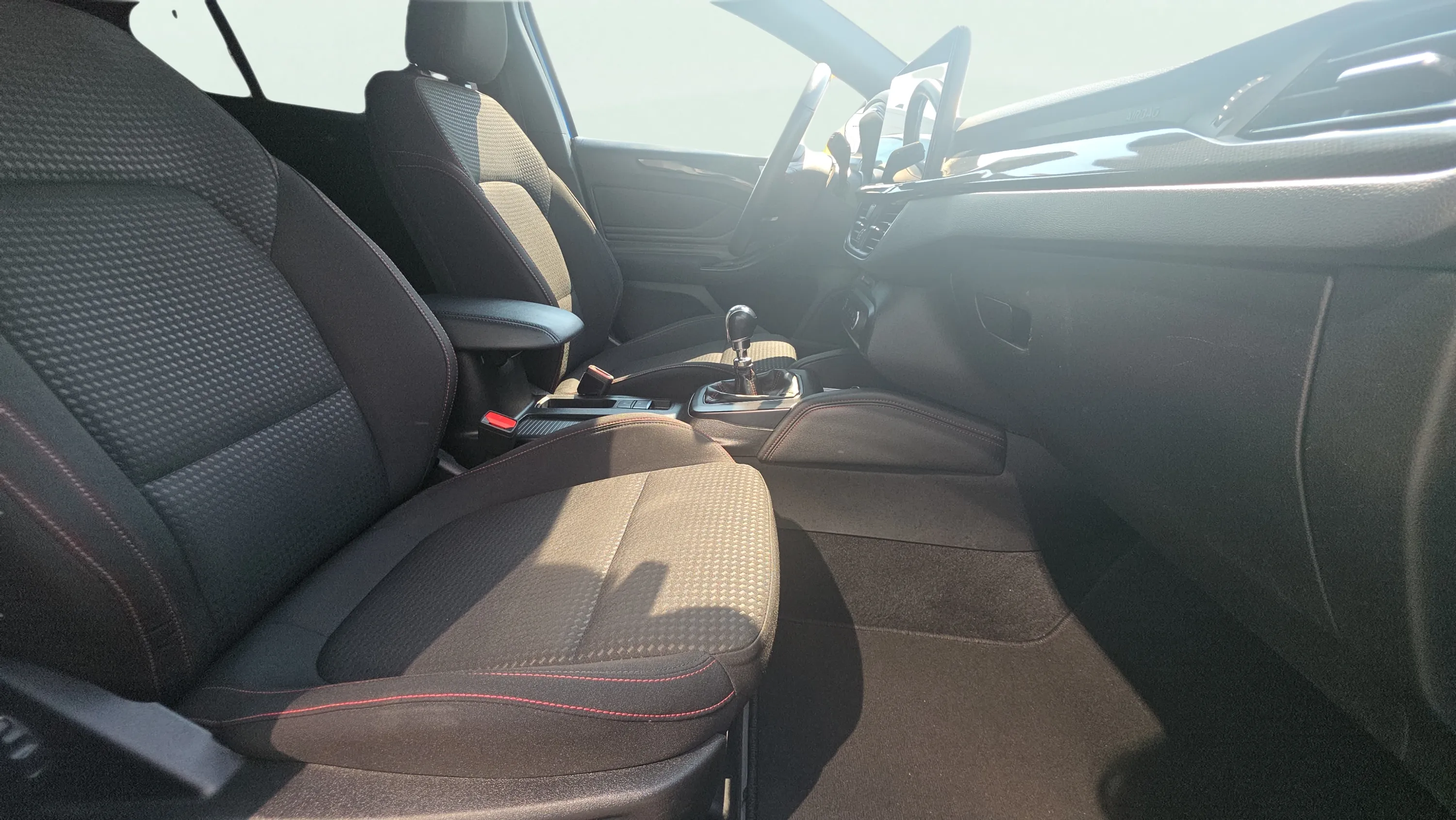 Ford Focus 1.0 EcoBoost MHEV ST-Line Design SIP - foto 14