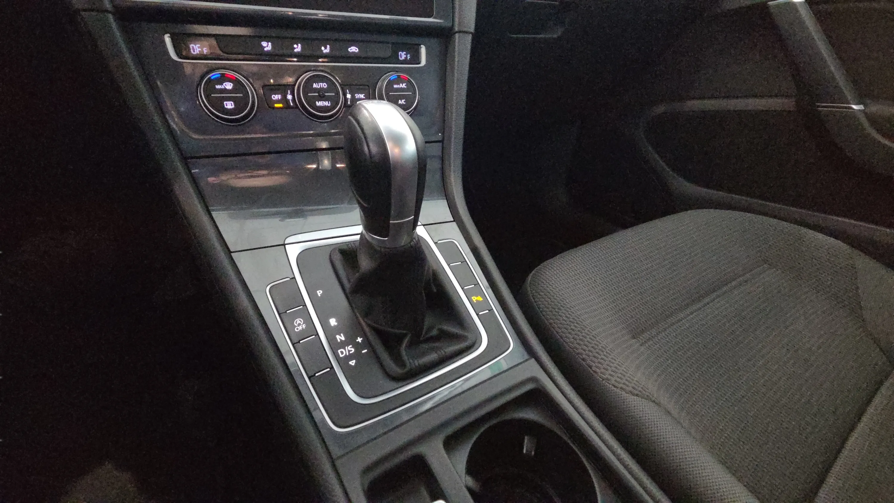 Volkswagen Golf Advance 1.6 TDI DSG - foto 12