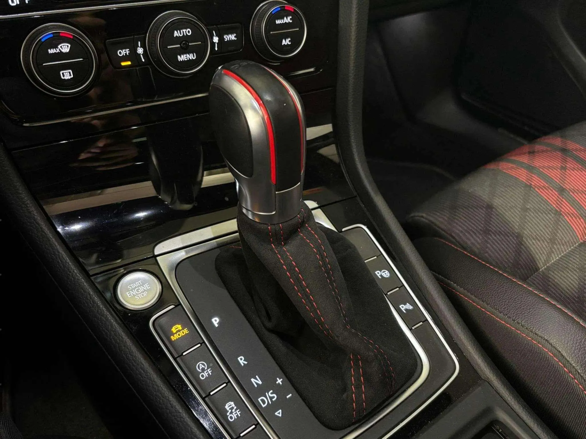 Volkswagen Golf GTI TCR 2.0 TSI DSG - foto 19