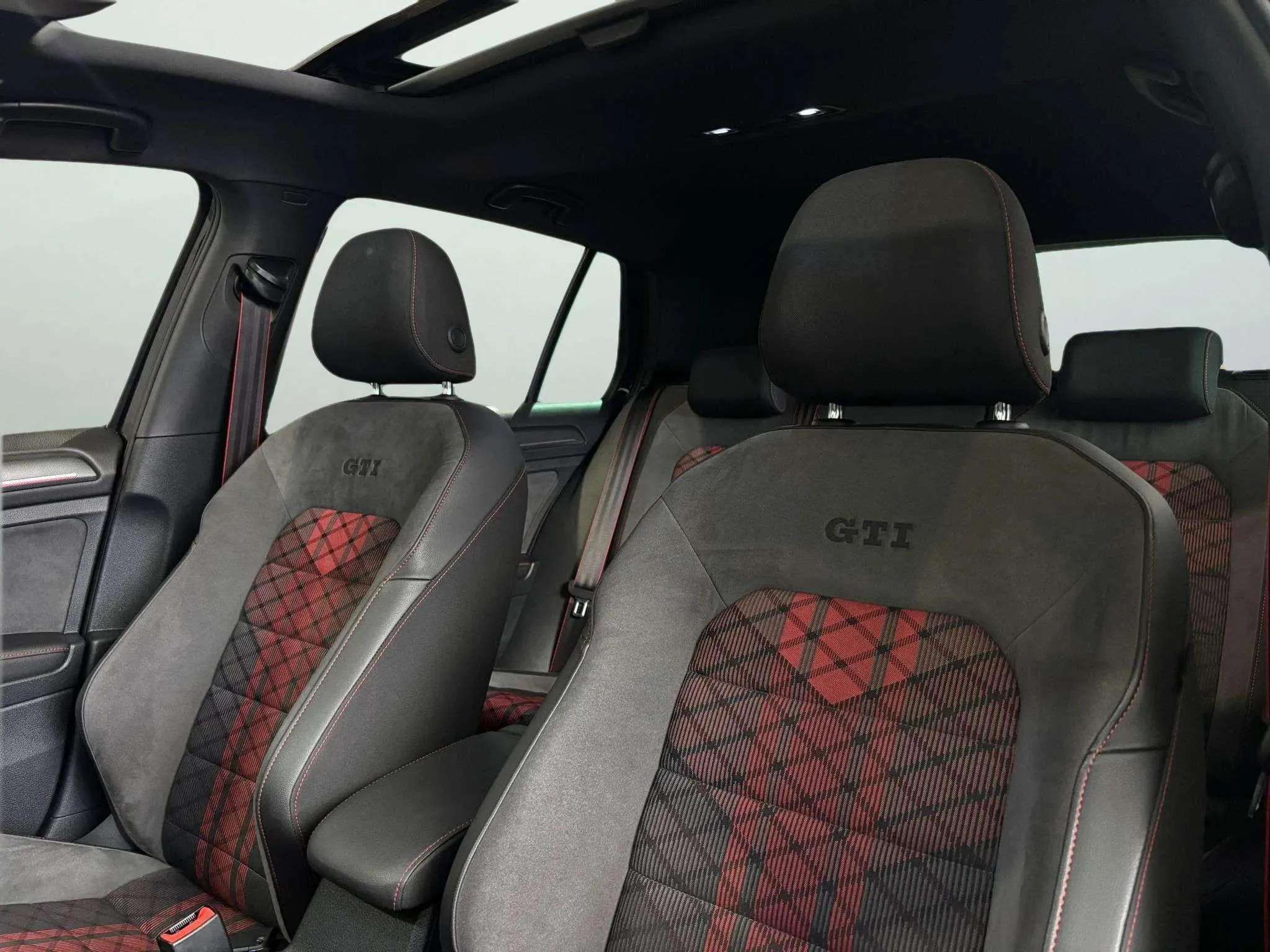 Volkswagen Golf GTI TCR 2.0 TSI DSG - foto 9