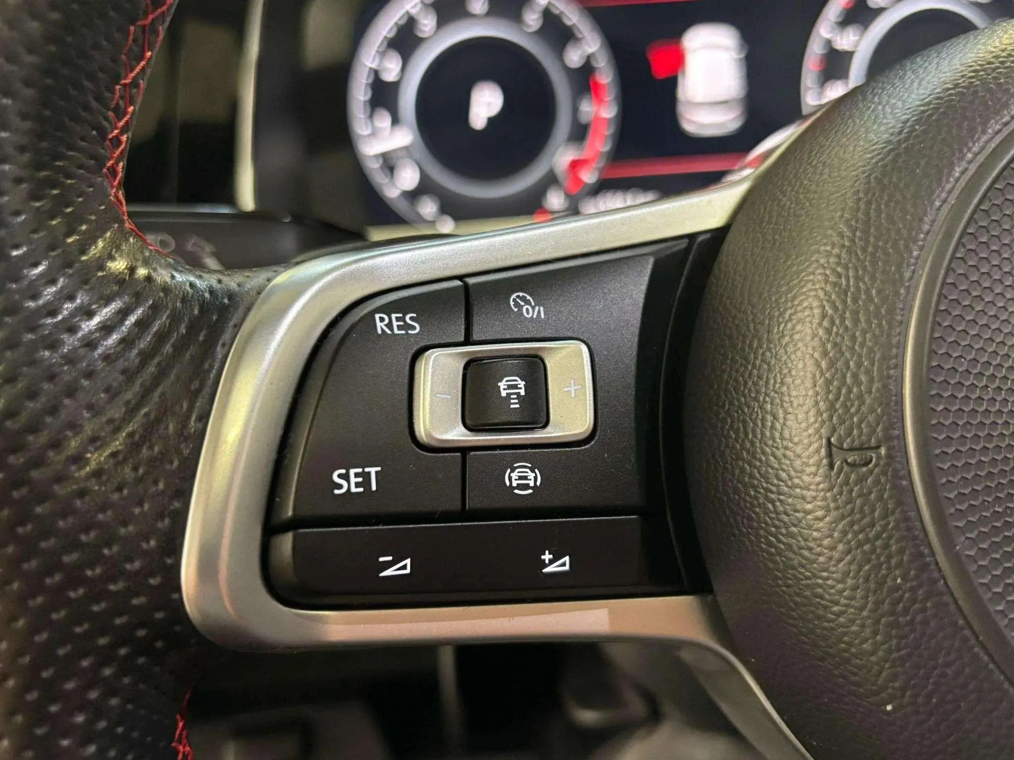 Volkswagen Golf GTI TCR 2.0 TSI DSG - foto 27