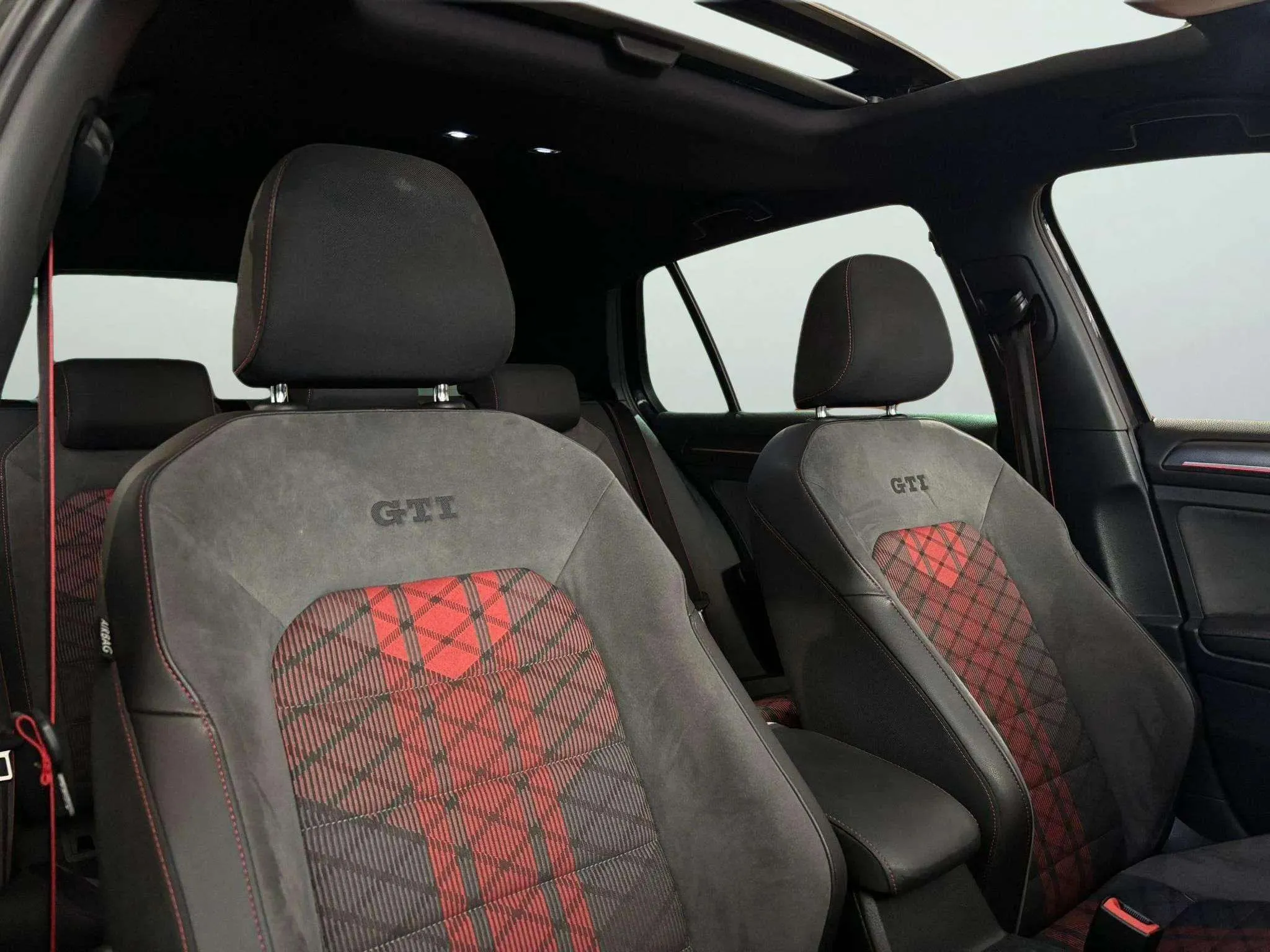 Volkswagen Golf GTI TCR 2.0 TSI DSG - foto 11