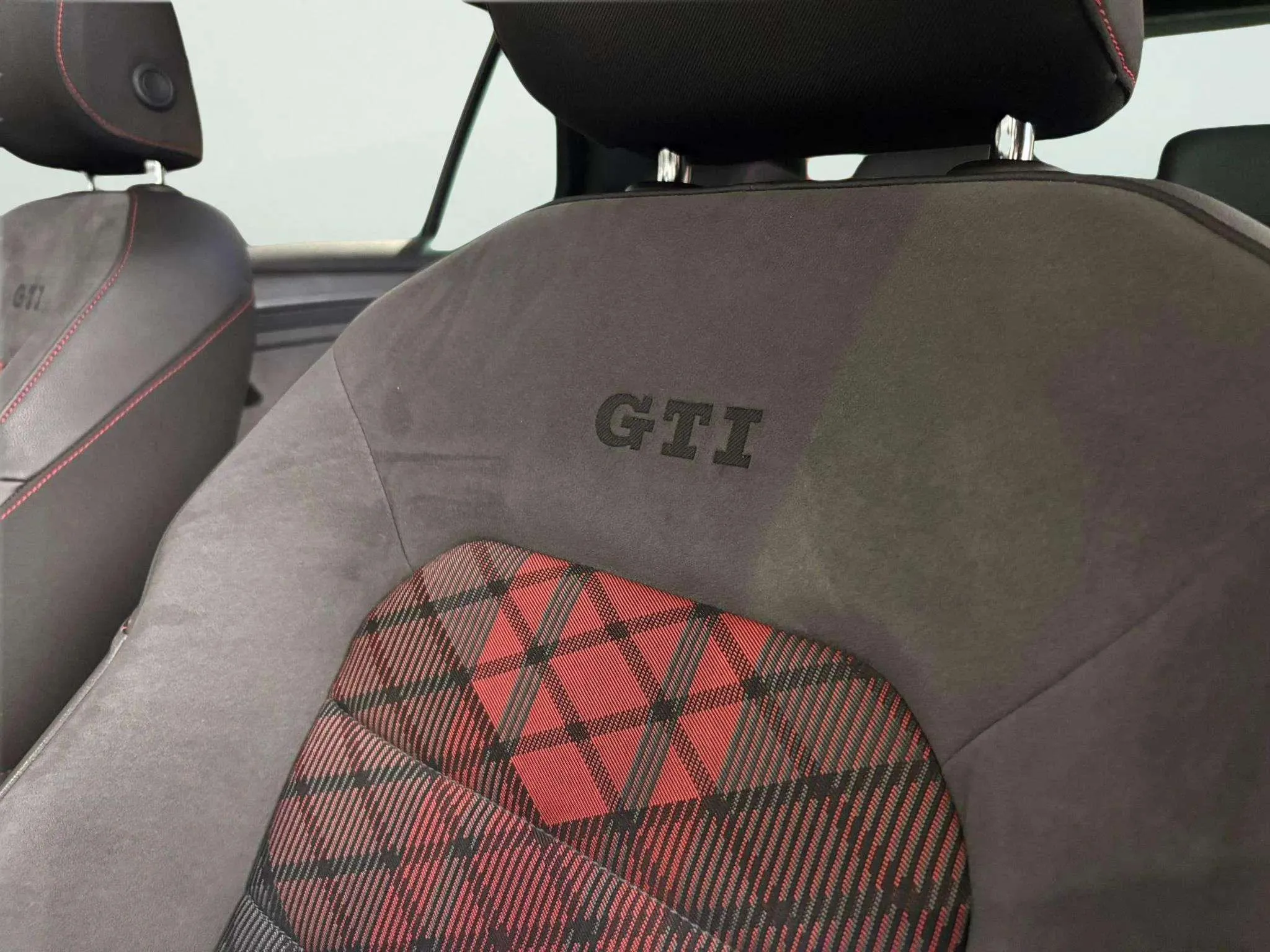 Volkswagen Golf GTI TCR 2.0 TSI DSG - foto 12