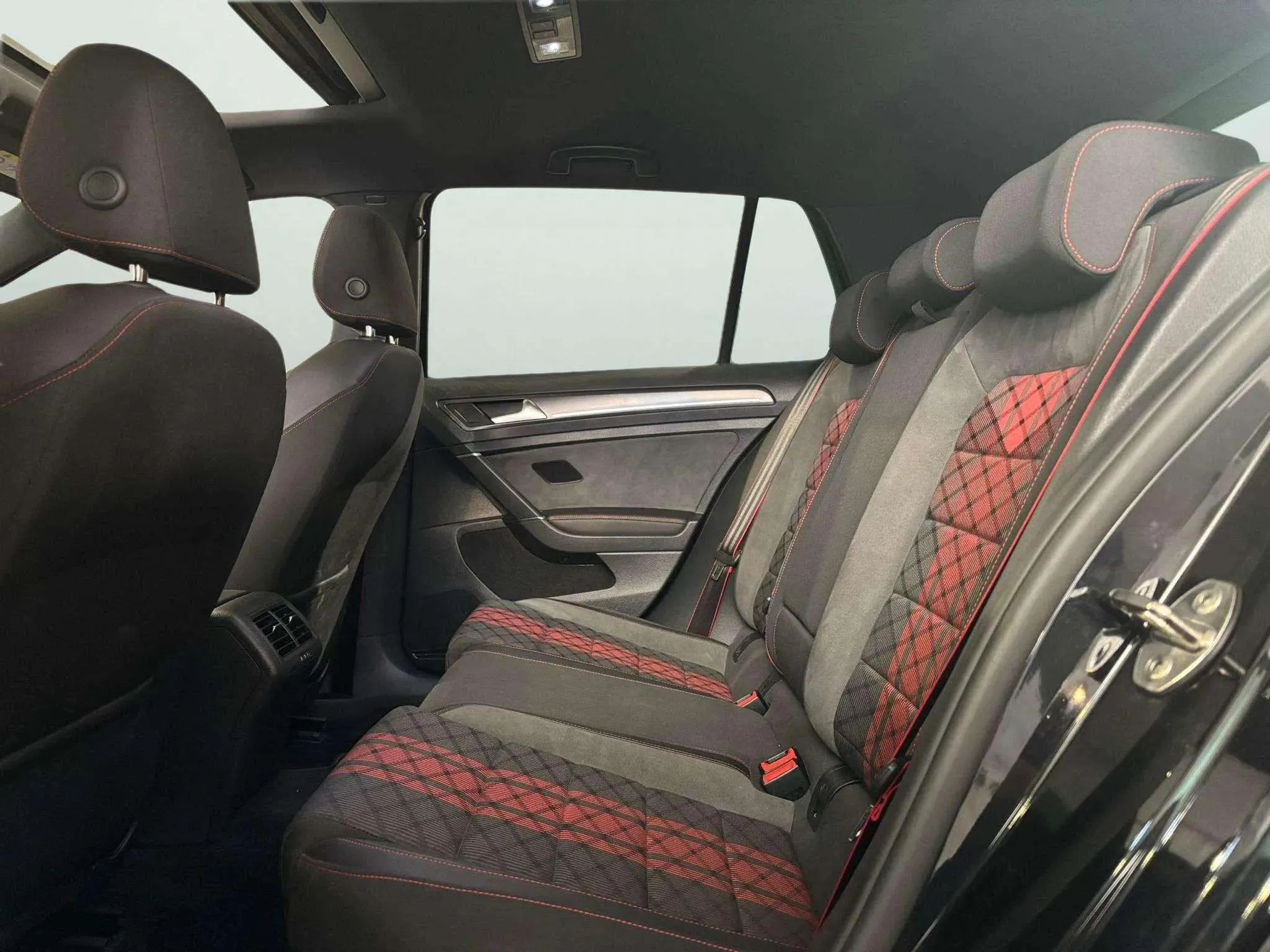 Volkswagen Golf GTI TCR 2.0 TSI DSG - foto 13