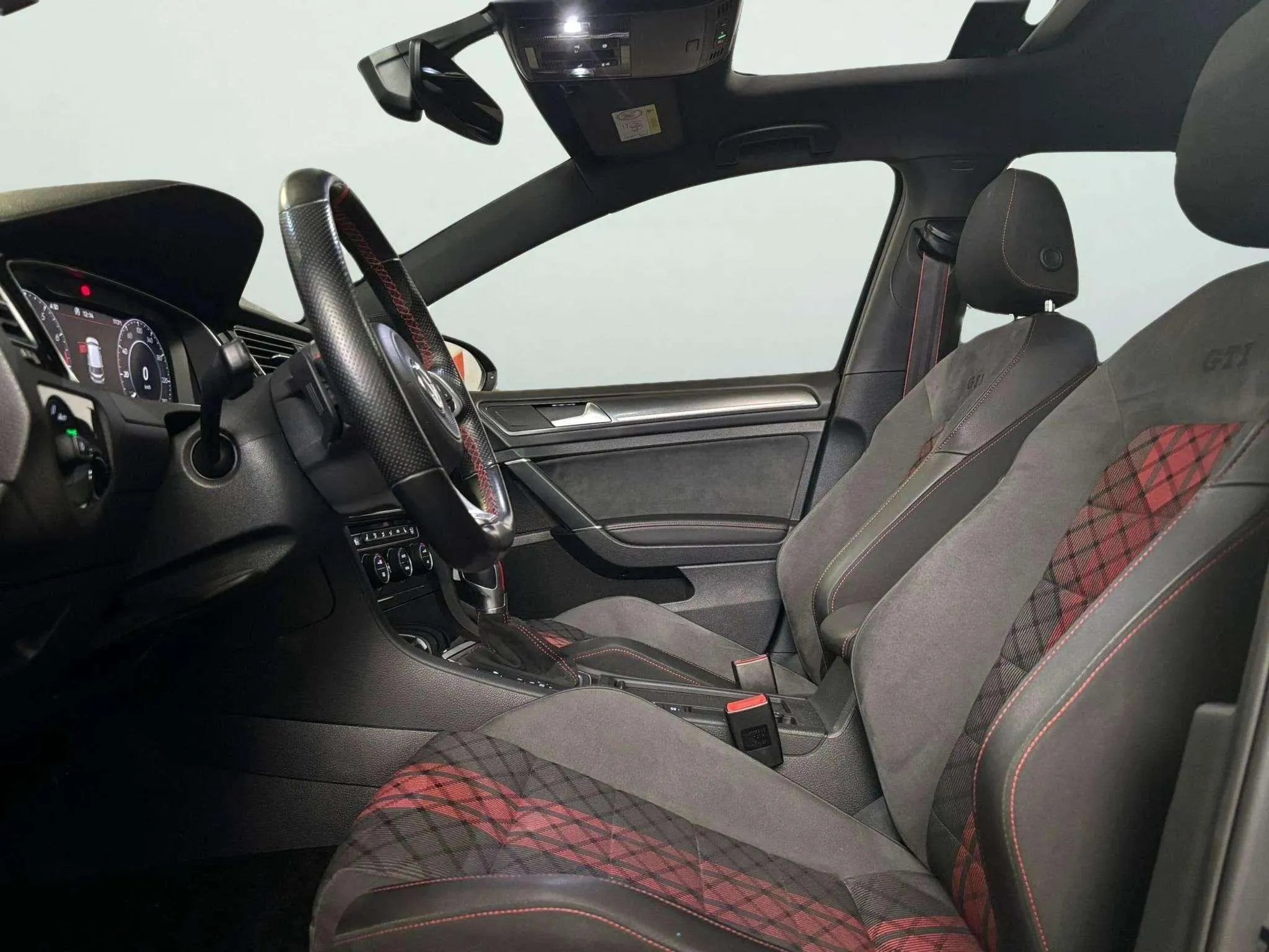 Volkswagen Golf GTI TCR 2.0 TSI DSG - foto 10