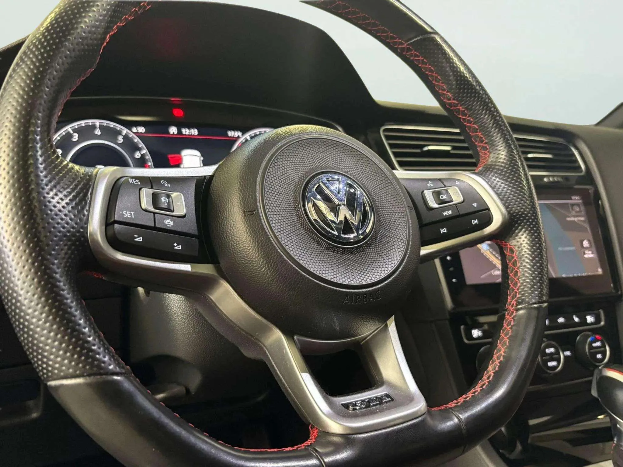 Volkswagen Golf GTI TCR 2.0 TSI DSG - foto 8