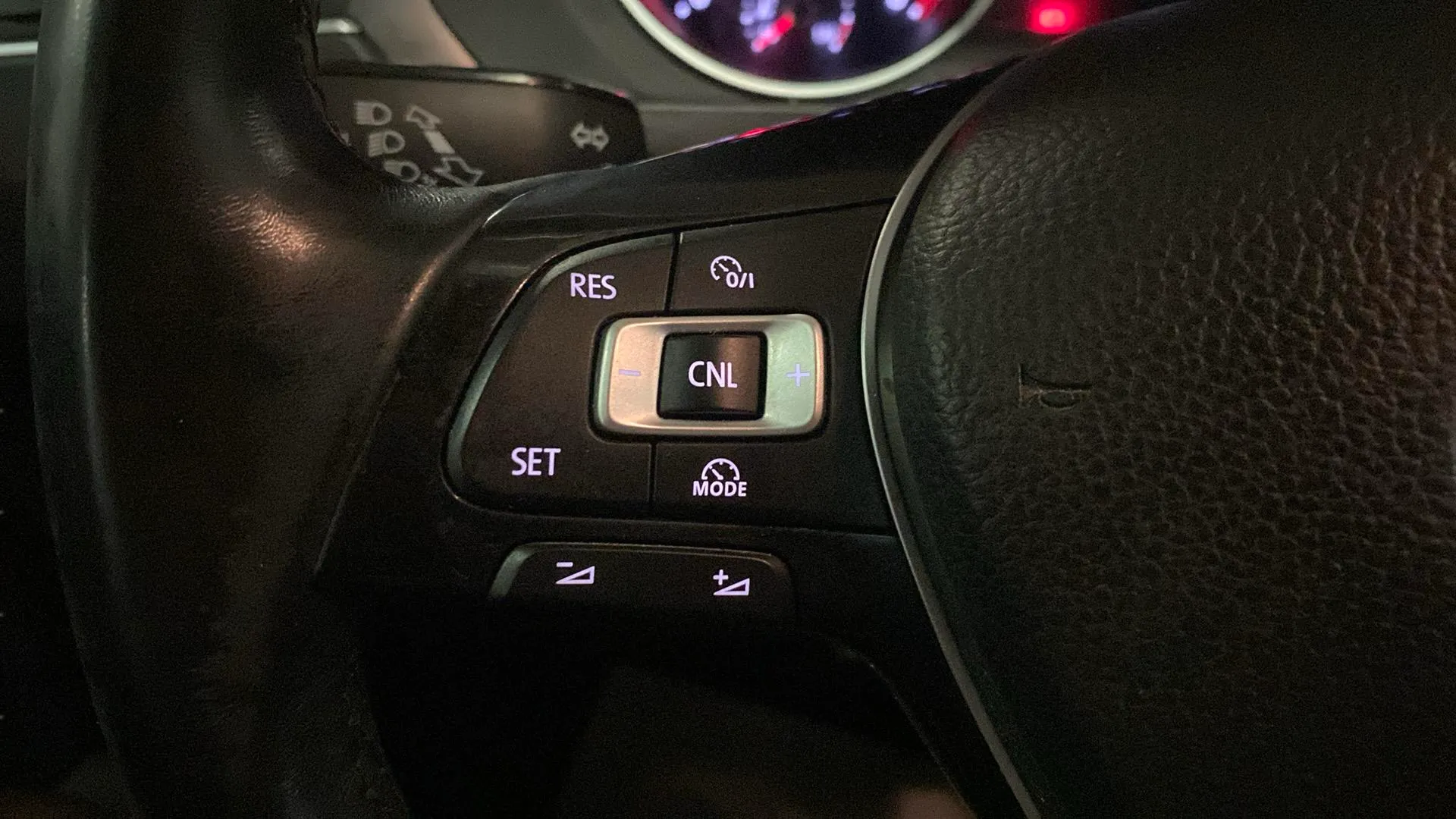 Volkswagen Tiguan Edition 2.0 TDI BMT - foto 16