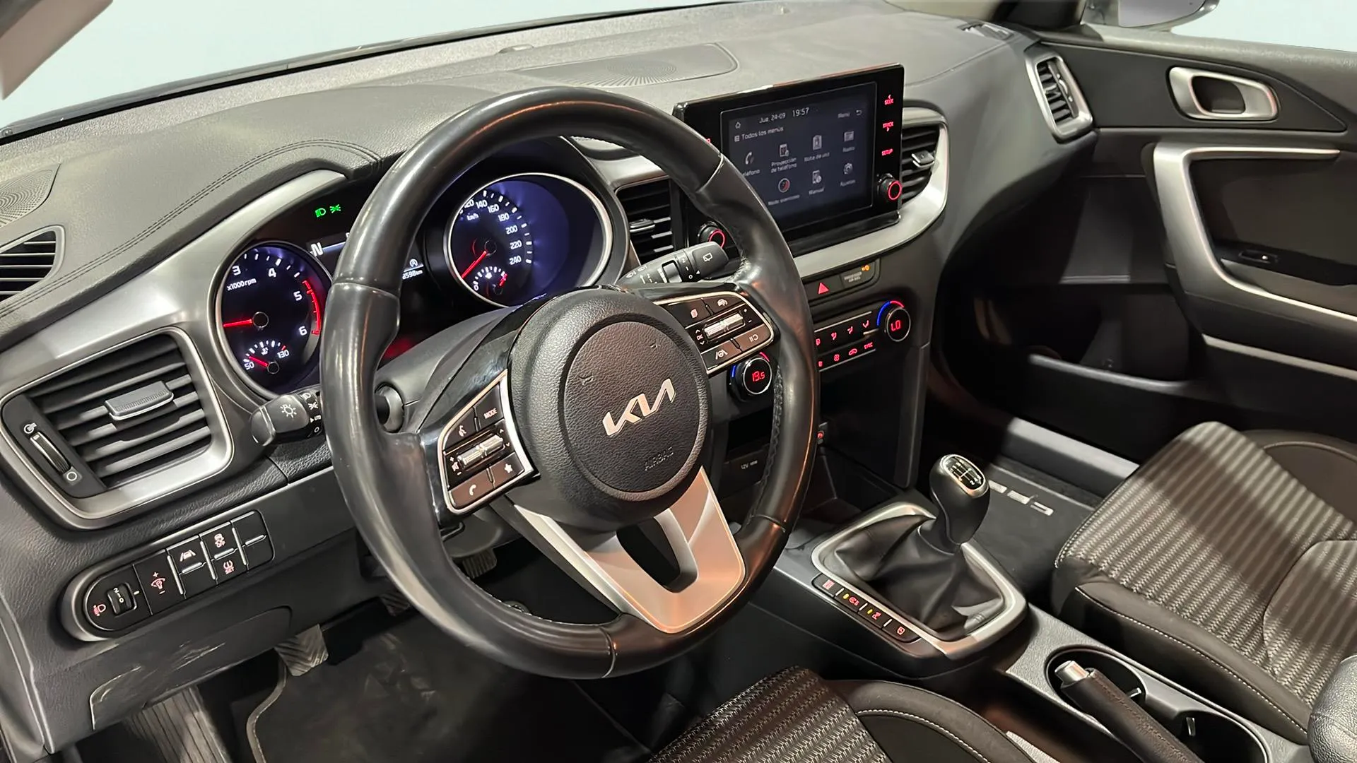 Kia Ceed 1.6 MHEV Tech DCT - foto 10