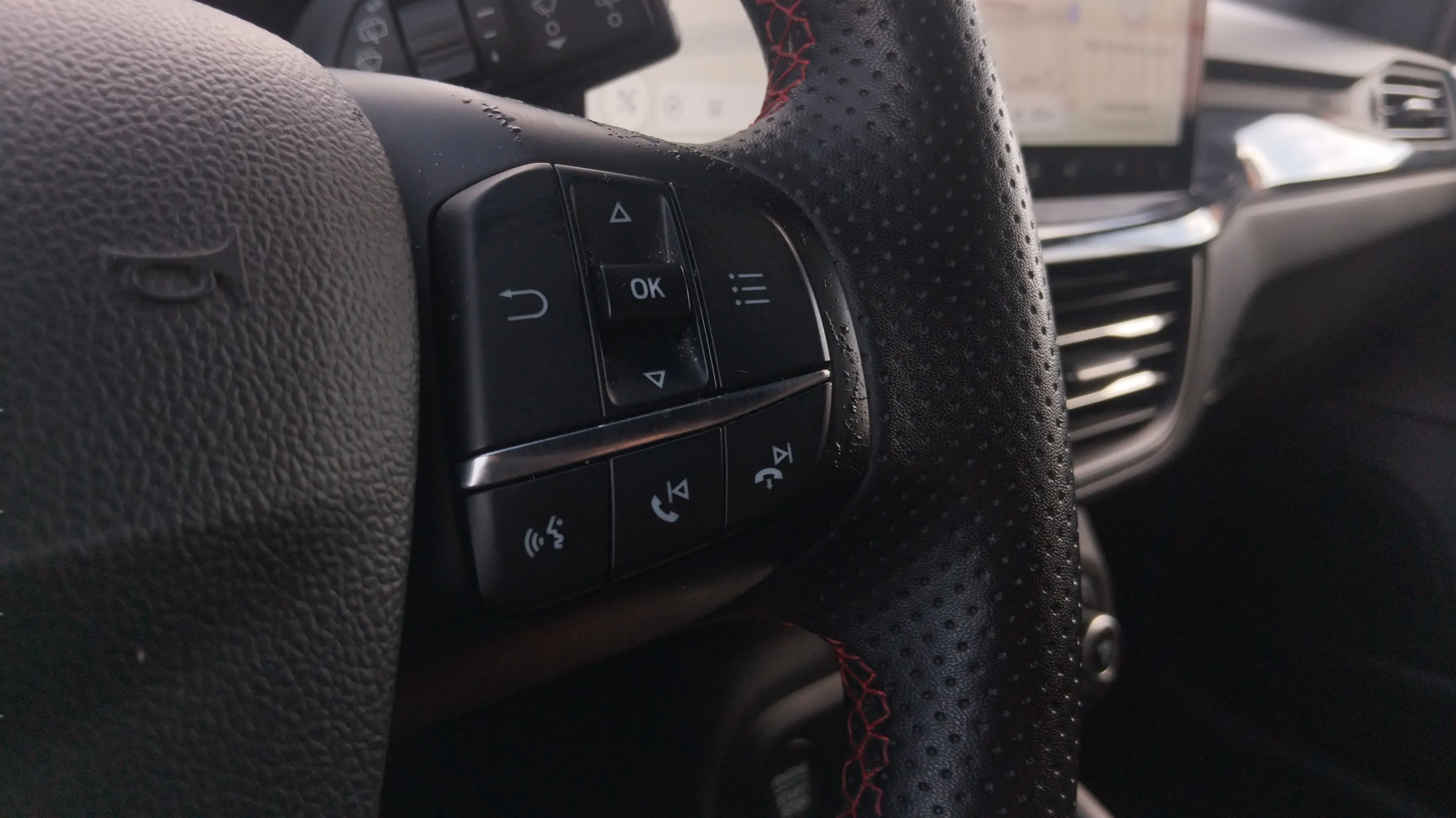 Ford Focus 1.0 EcoBoost ST-Line SB - foto 20