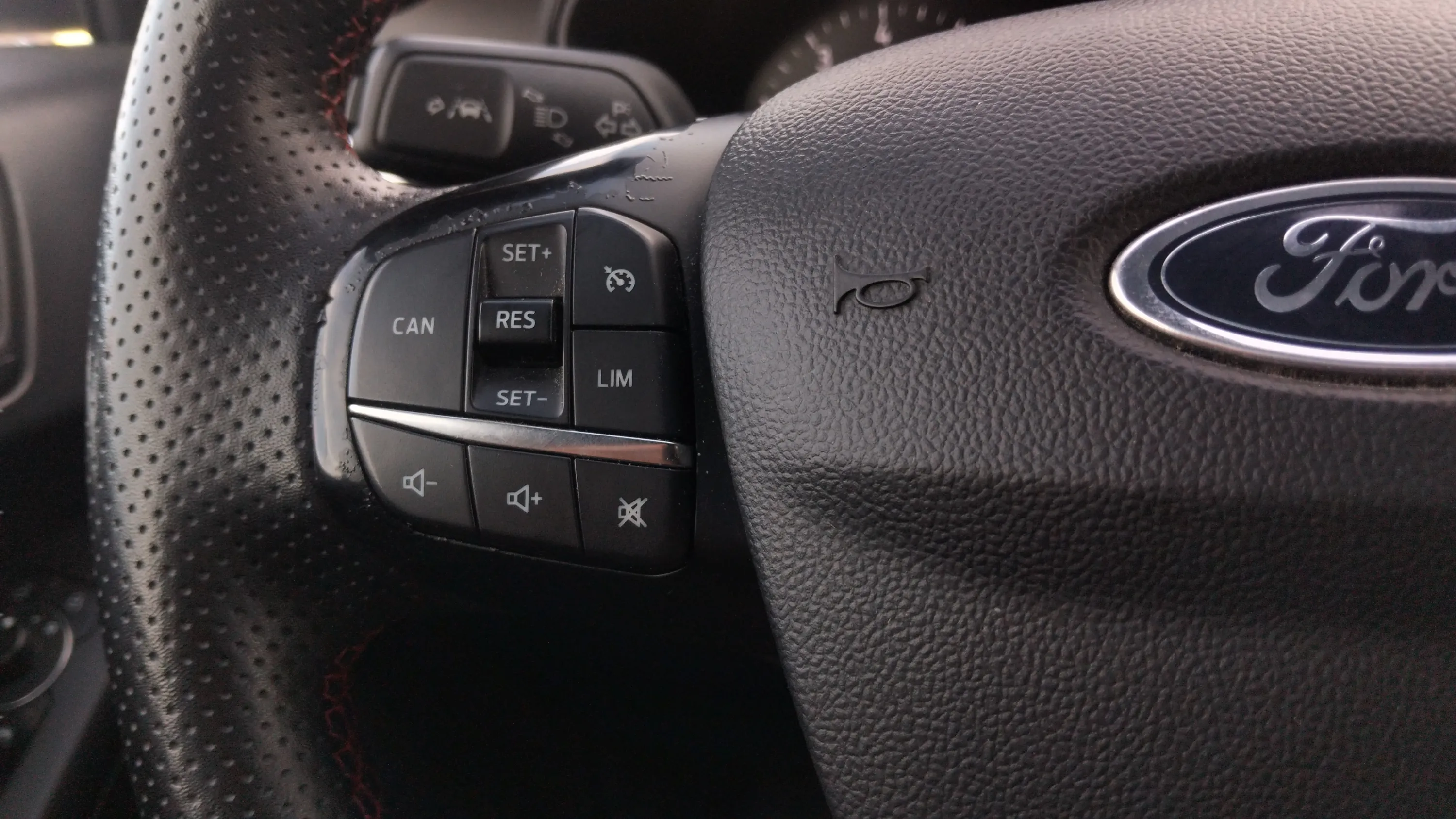 Ford Focus 1.0 EcoBoost ST-Line SB - foto 19