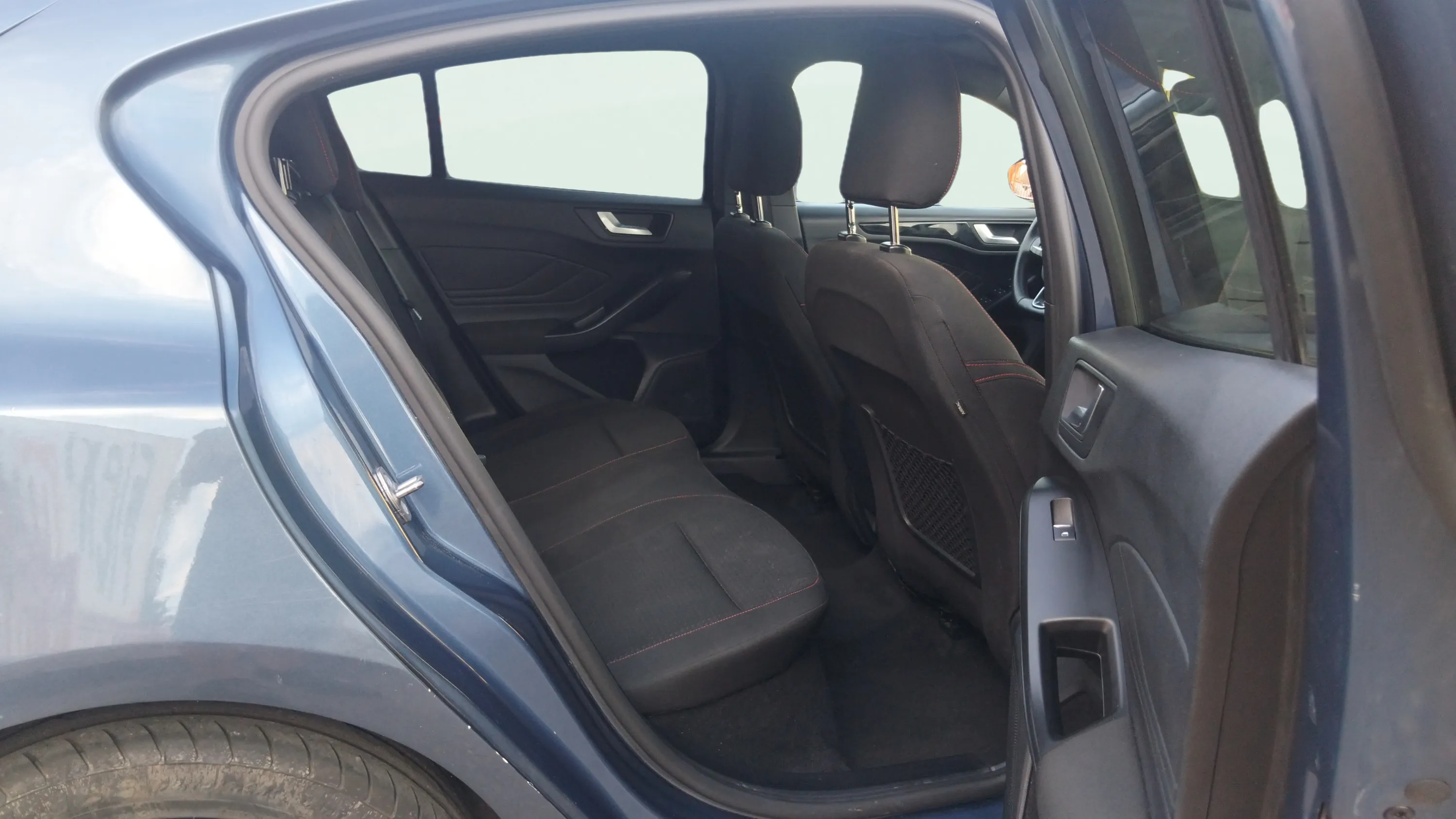 Ford Focus 1.0 EcoBoost ST-Line SB - foto 14
