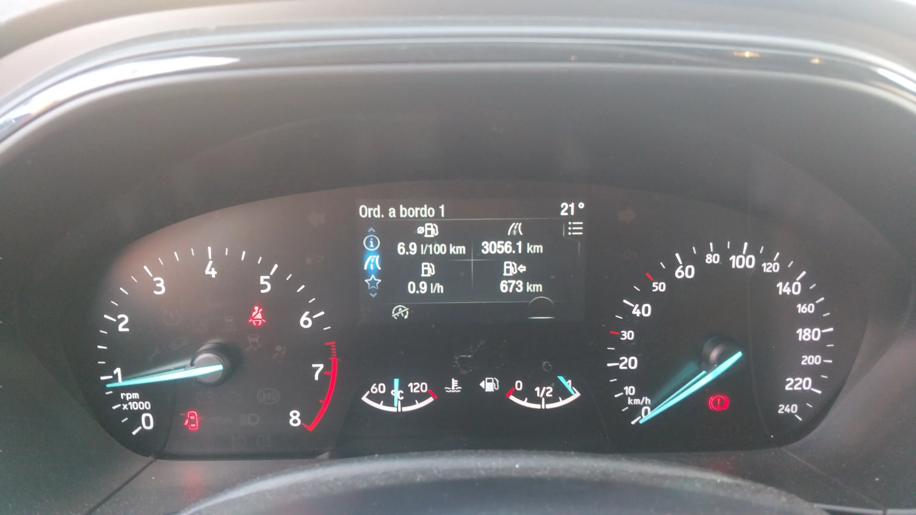 Ford Focus 1.0 EcoBoost ST-Line SB - foto 12