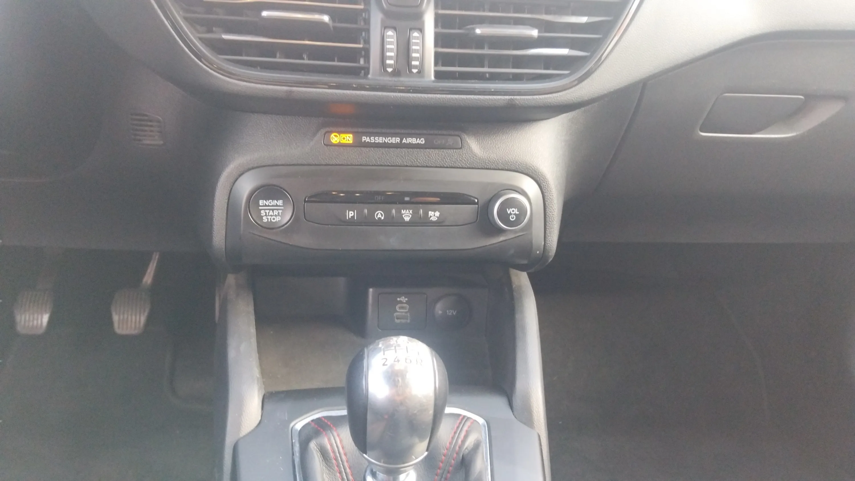Ford Focus 1.0 EcoBoost ST-Line SB - foto 18