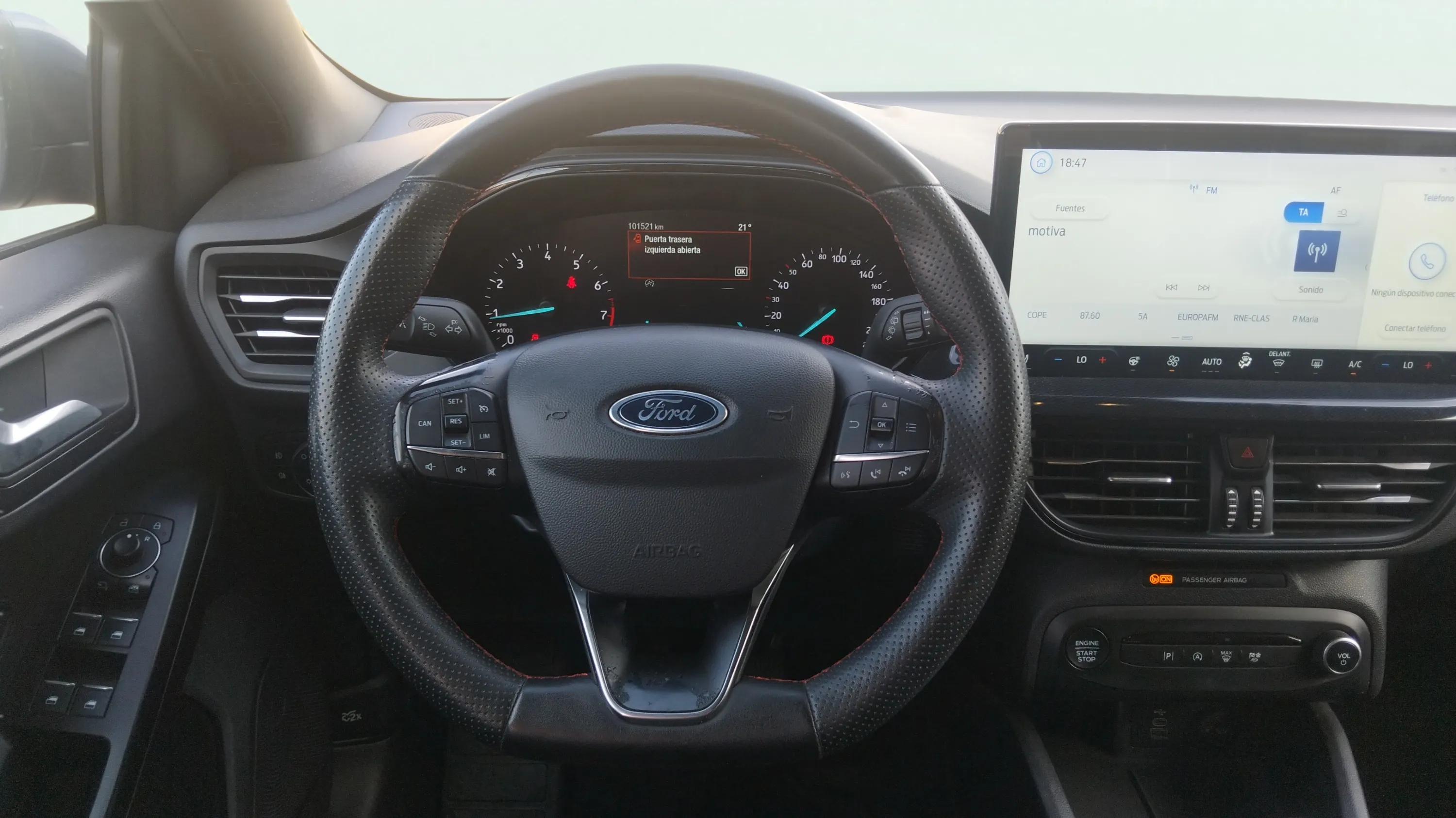 Ford Focus 1.0 EcoBoost ST-Line SB - foto 11