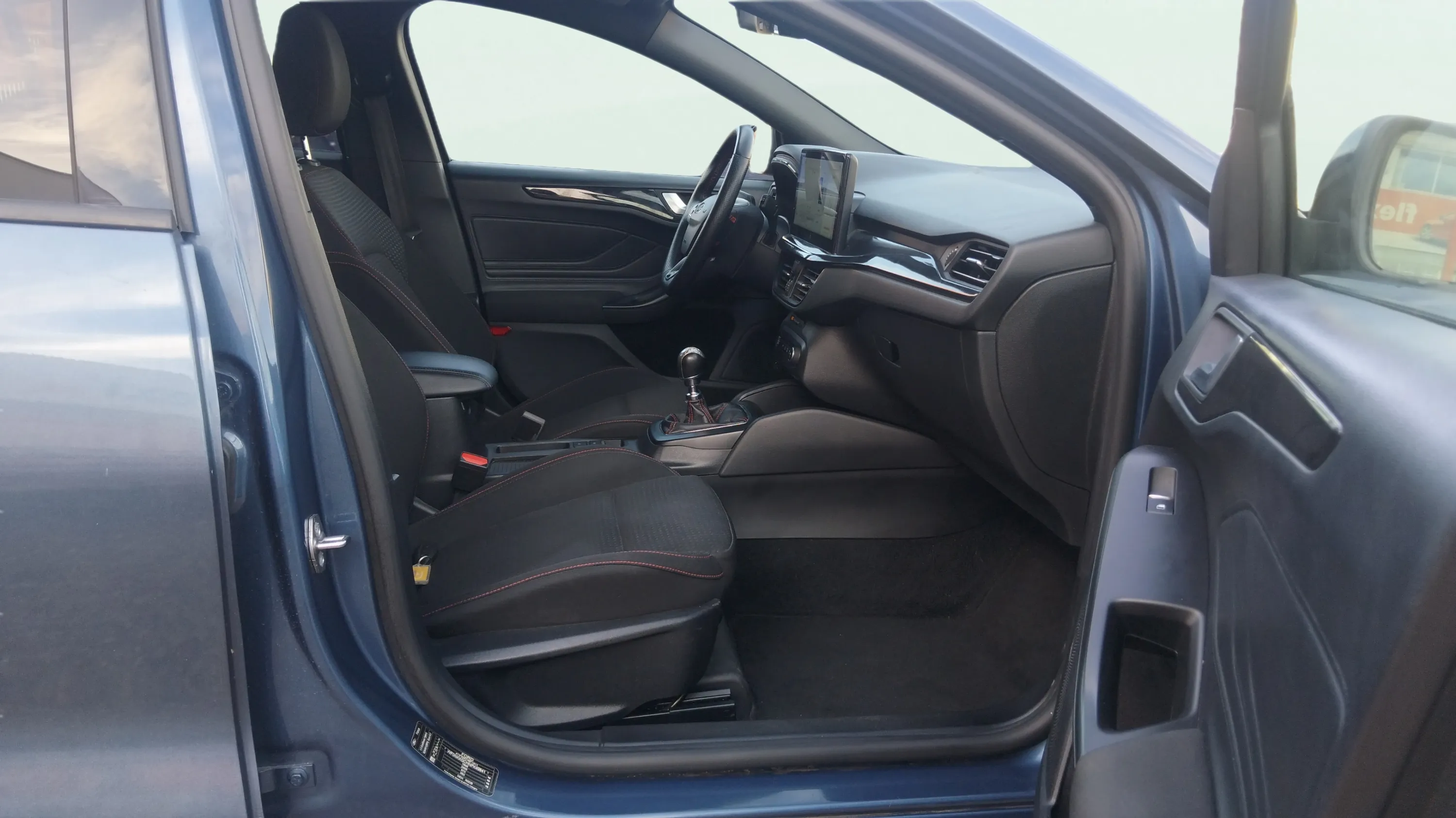 Ford Focus 1.0 EcoBoost ST-Line SB - foto 13