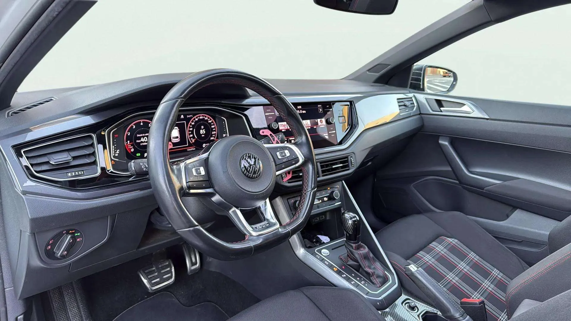 Volkswagen Polo GTI 2.0 TSI DSG - foto 25