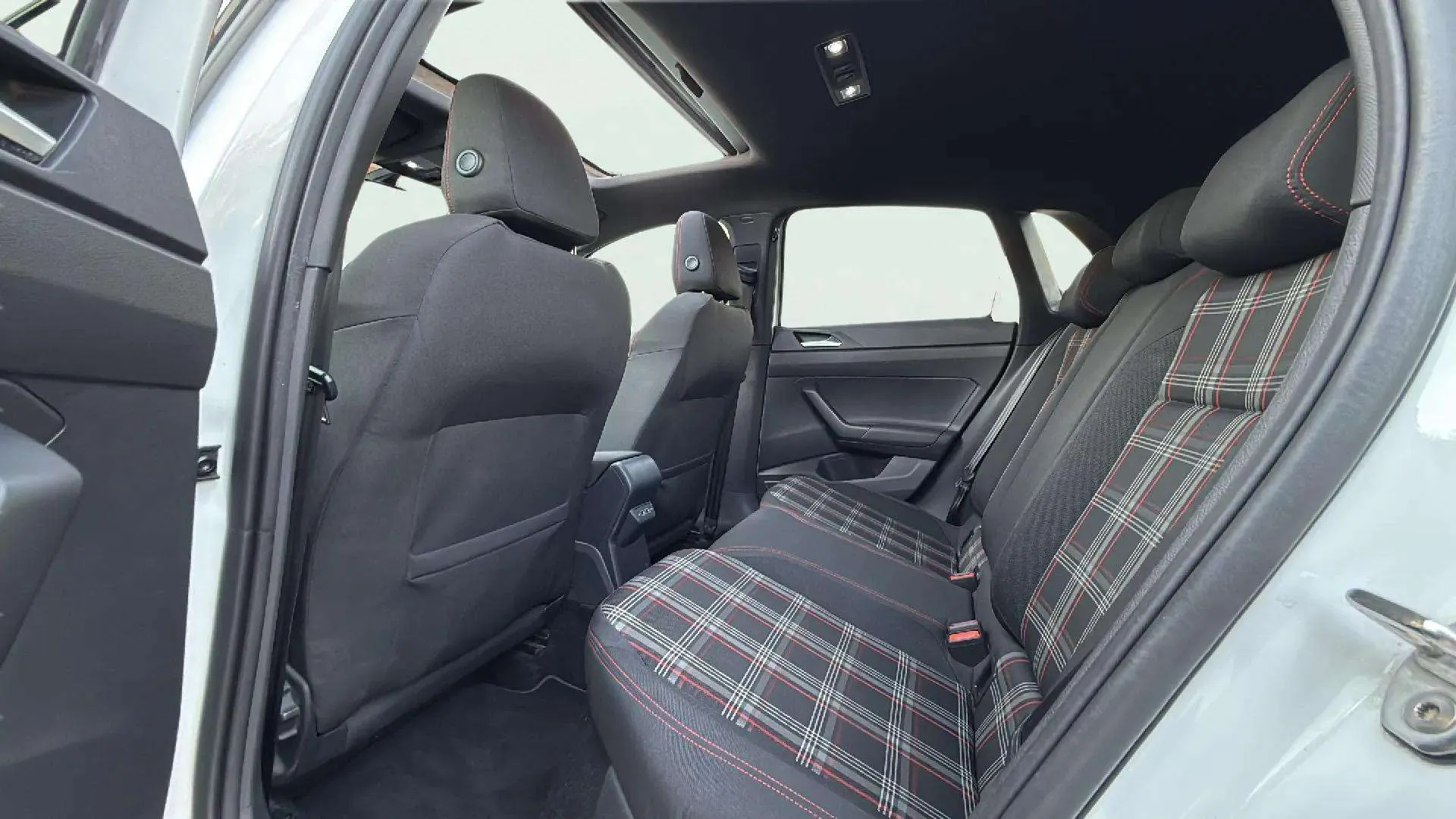 Volkswagen Polo GTI 2.0 TSI DSG - foto 27
